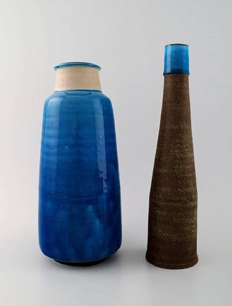 Five Kähler vases, Denmark, glazed stoneware vases. Nils Kähler.
1960s.
In perfect condition.
Beautiful turquoise glaze.
Stamped.
Largest vase measures 26.5 cm.