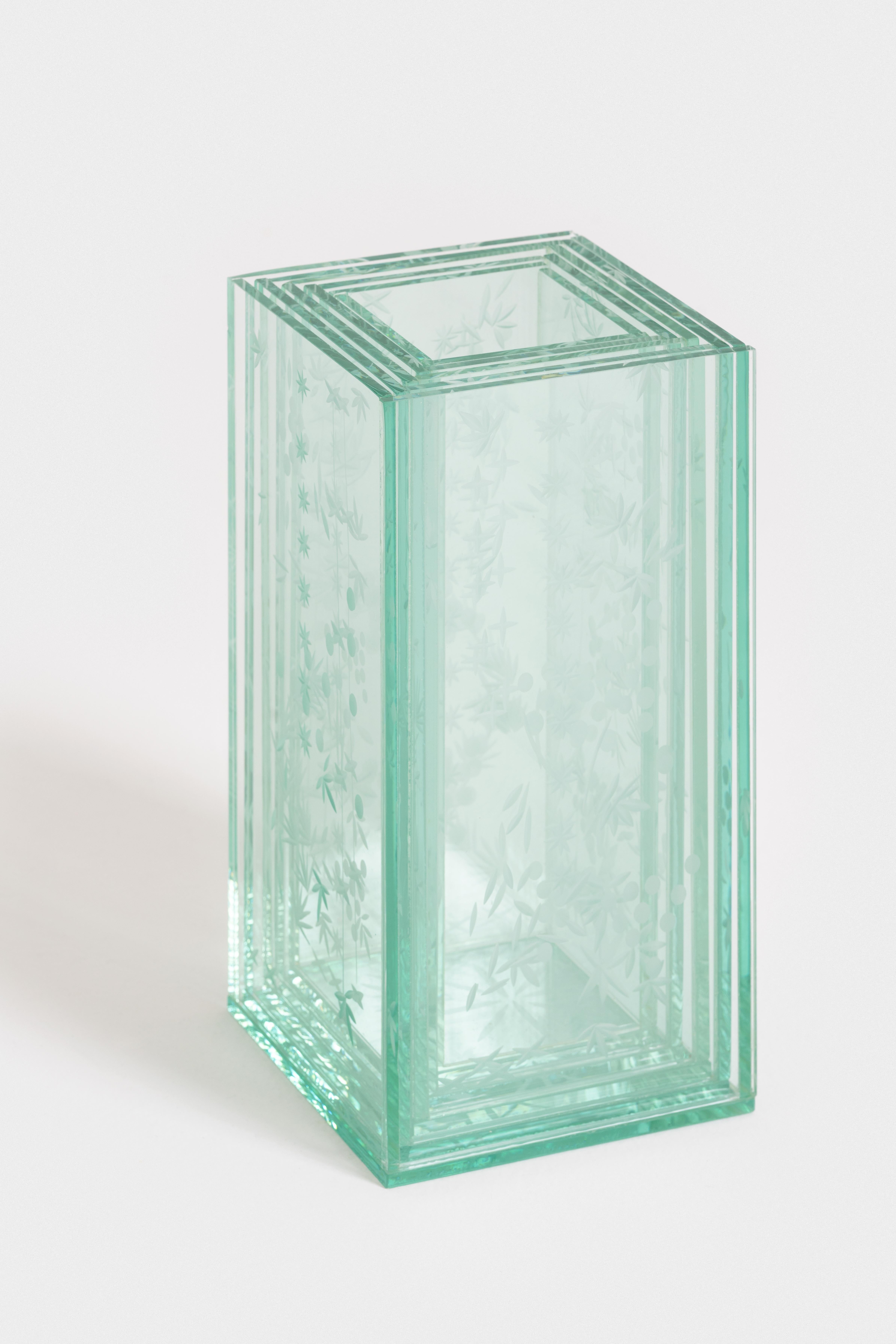 Vaso Five Layer in vetro piano tagliato a mano, di Familiar Form in vendita