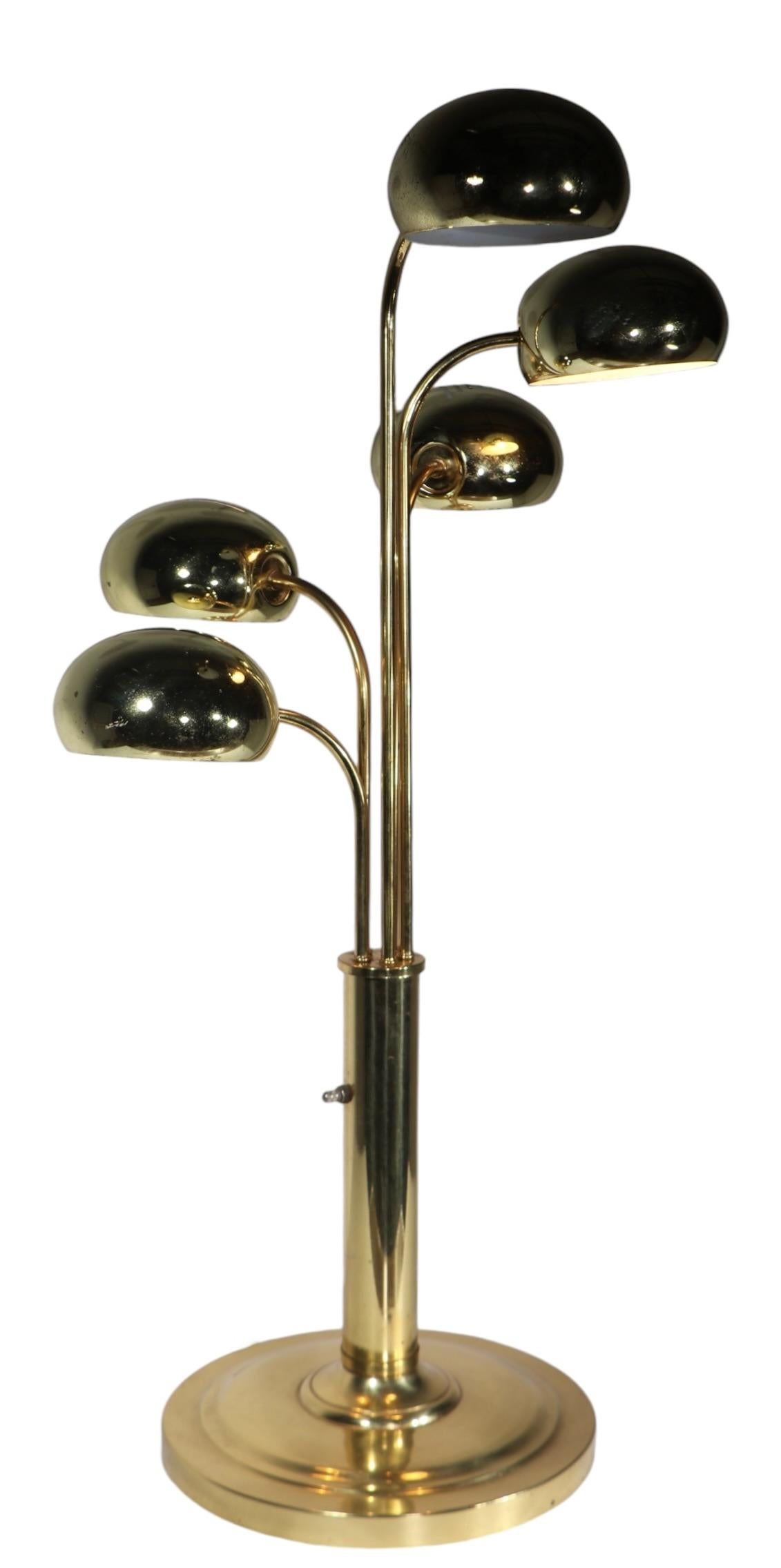 Groovy Post Modern, Space Age, Mid Century Modern table lamp, featuring five orb like hood shades, which attach to the tubular center pole, on a circular disk form base. This example in is very good, clean, original, working condition, showing only