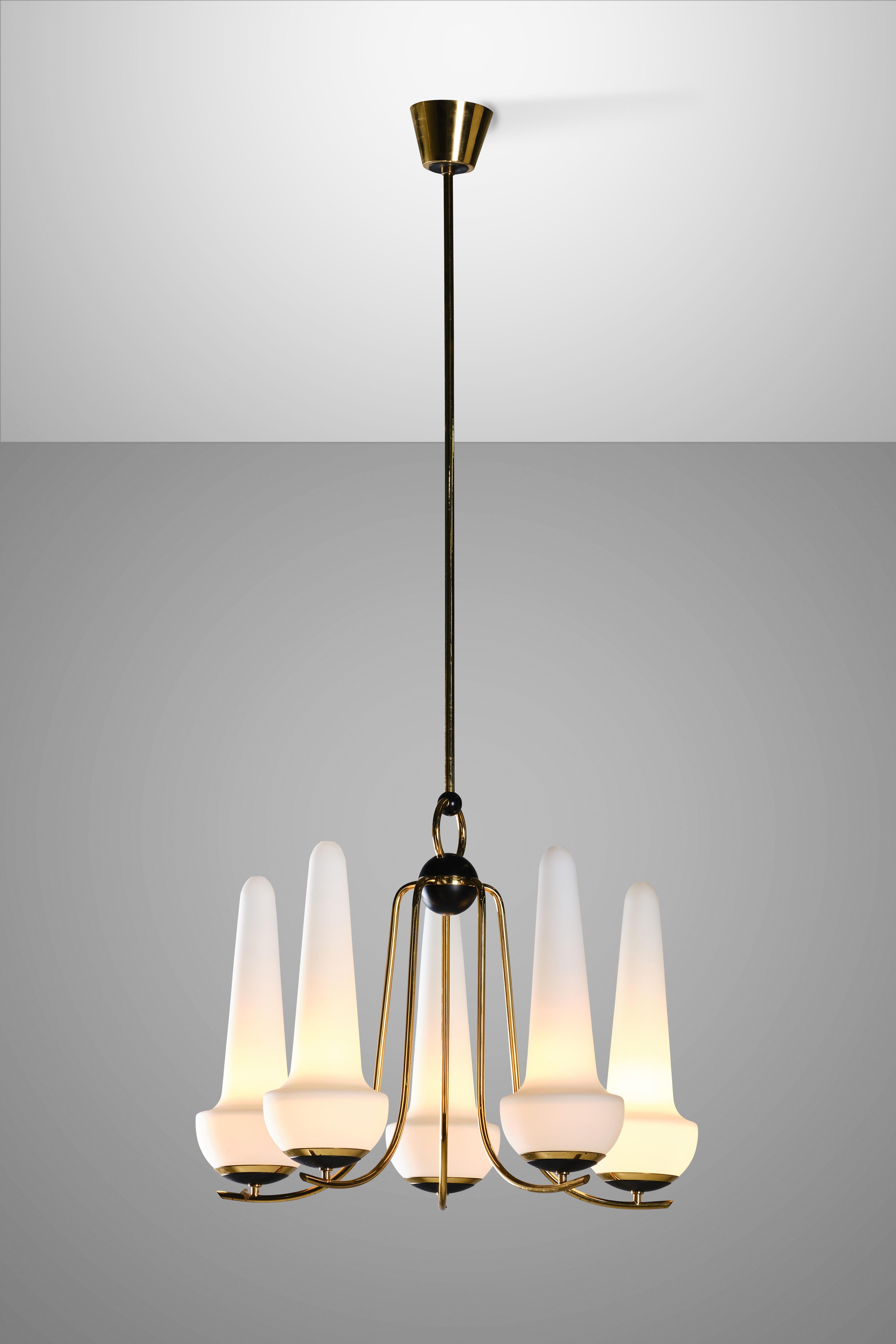 Wondeful 1950's Stilnovo ceiling lamp in metal, brass and opaline glass. A true piece of art featuring five brass arms, holding upturned opaline glass shades perfectly contrasting and balancing the black and gold parts. The lights provide a warm and