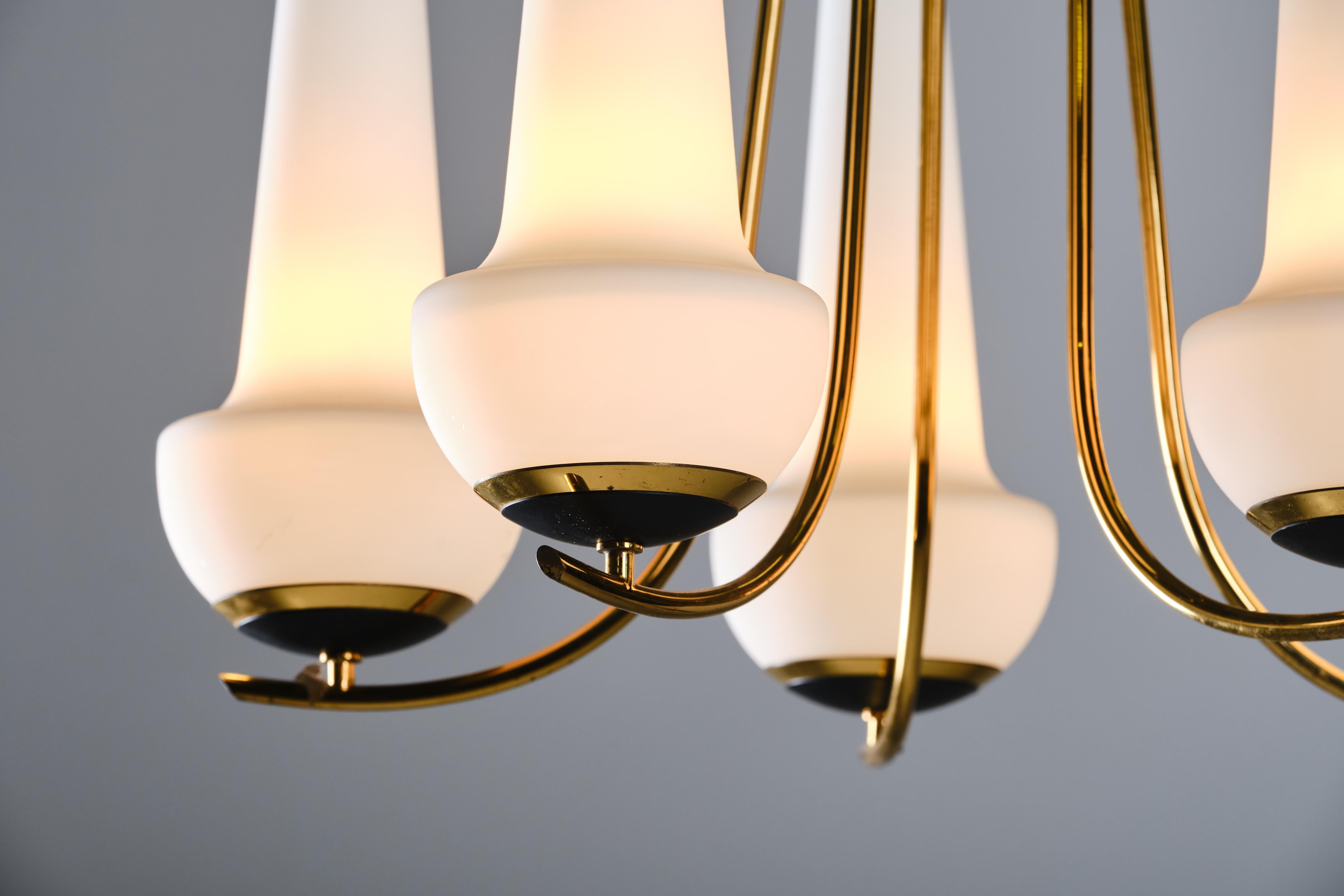 Five Lights Chandelier in Opaline Glass and Brass In Good Condition For Sale In Milan, IT