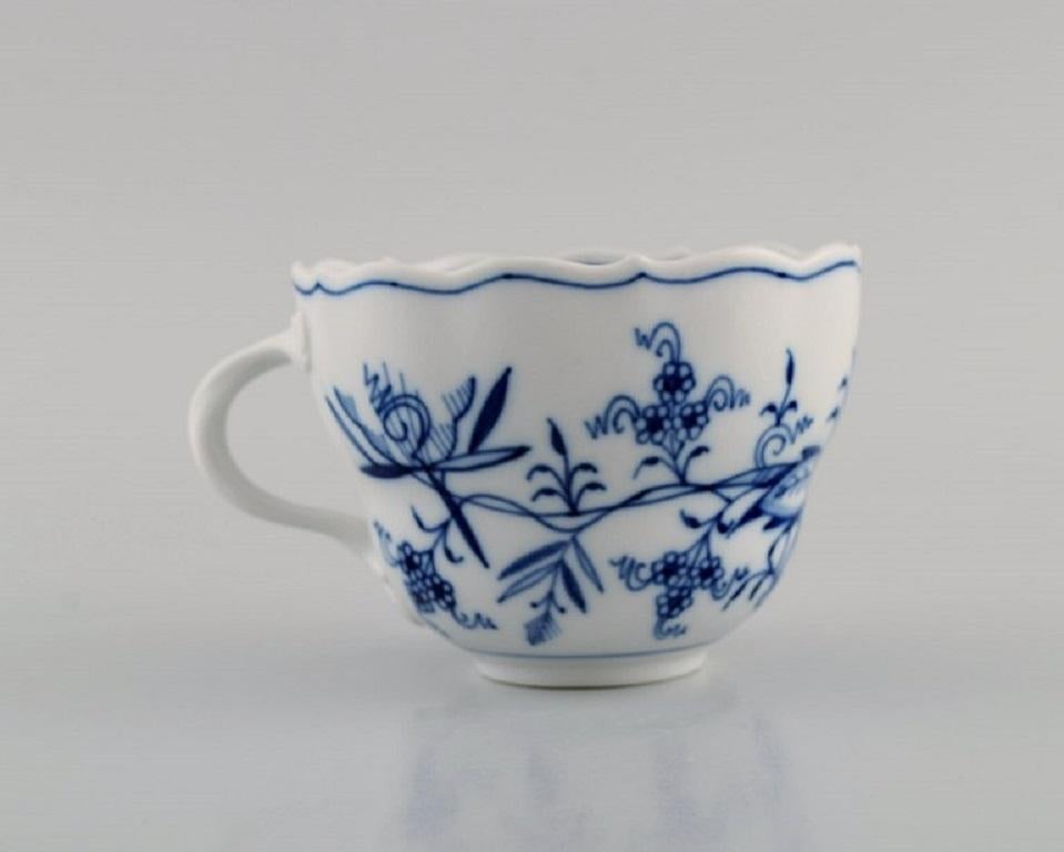 Five Meissen Blue Onion Coffee Cups with Saucers in Hand-Painted Porcelain In Excellent Condition In Copenhagen, DK