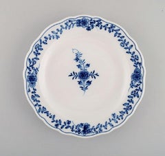 Five Meissen Neuer Ausschnitt Plates in Hand-Painted Porcelain, Approx. 1900