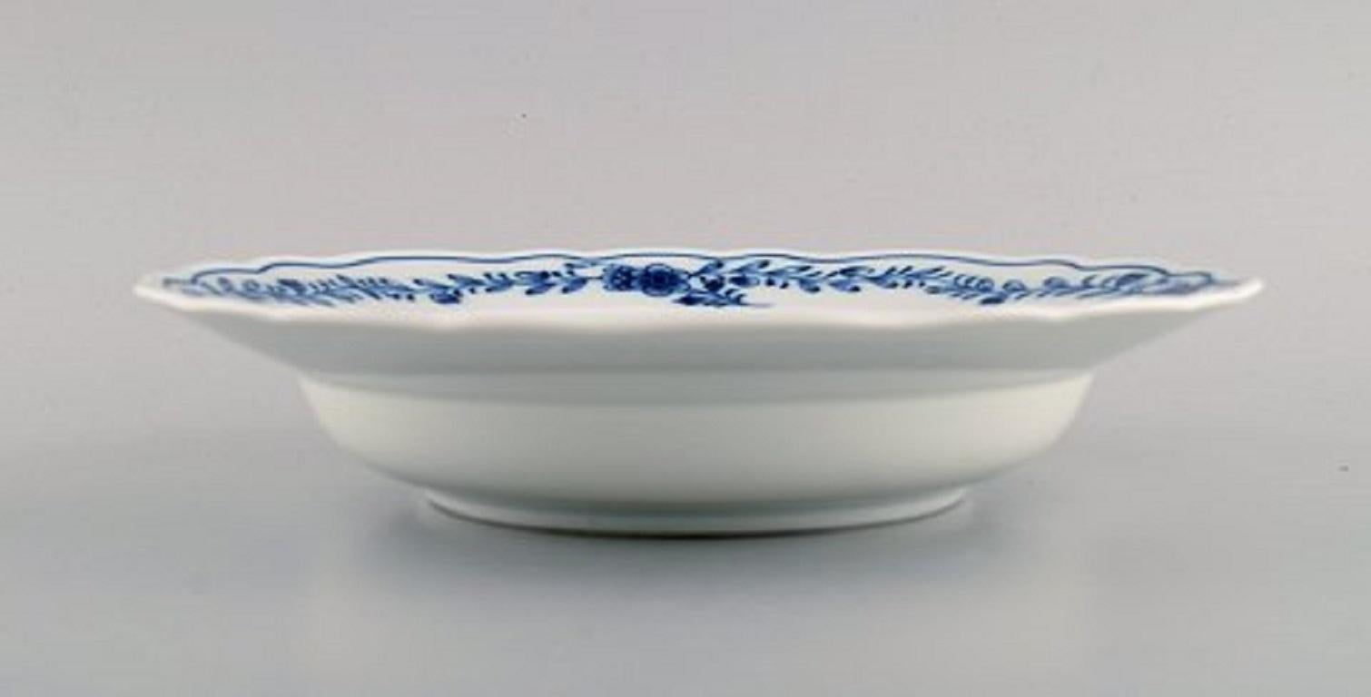 20th Century Five Meissen Neuer Ausschnitt Plates in Hand-Painted Porcelain, Approx. 1900 For Sale