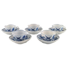 Five Meissen Onion-Patterned Coffee Cups with Saucers in Hand-Painted Porcelain