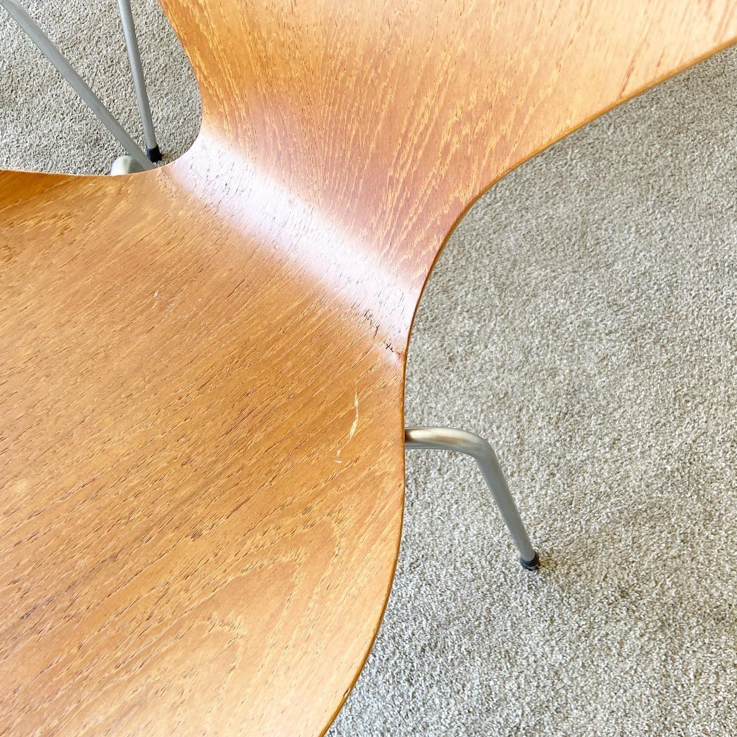 4 Mid Century Modern Arne Jacobsen for Fritz Hansen style Danish Bentwood Chairs In Good Condition For Sale In Delray Beach, FL