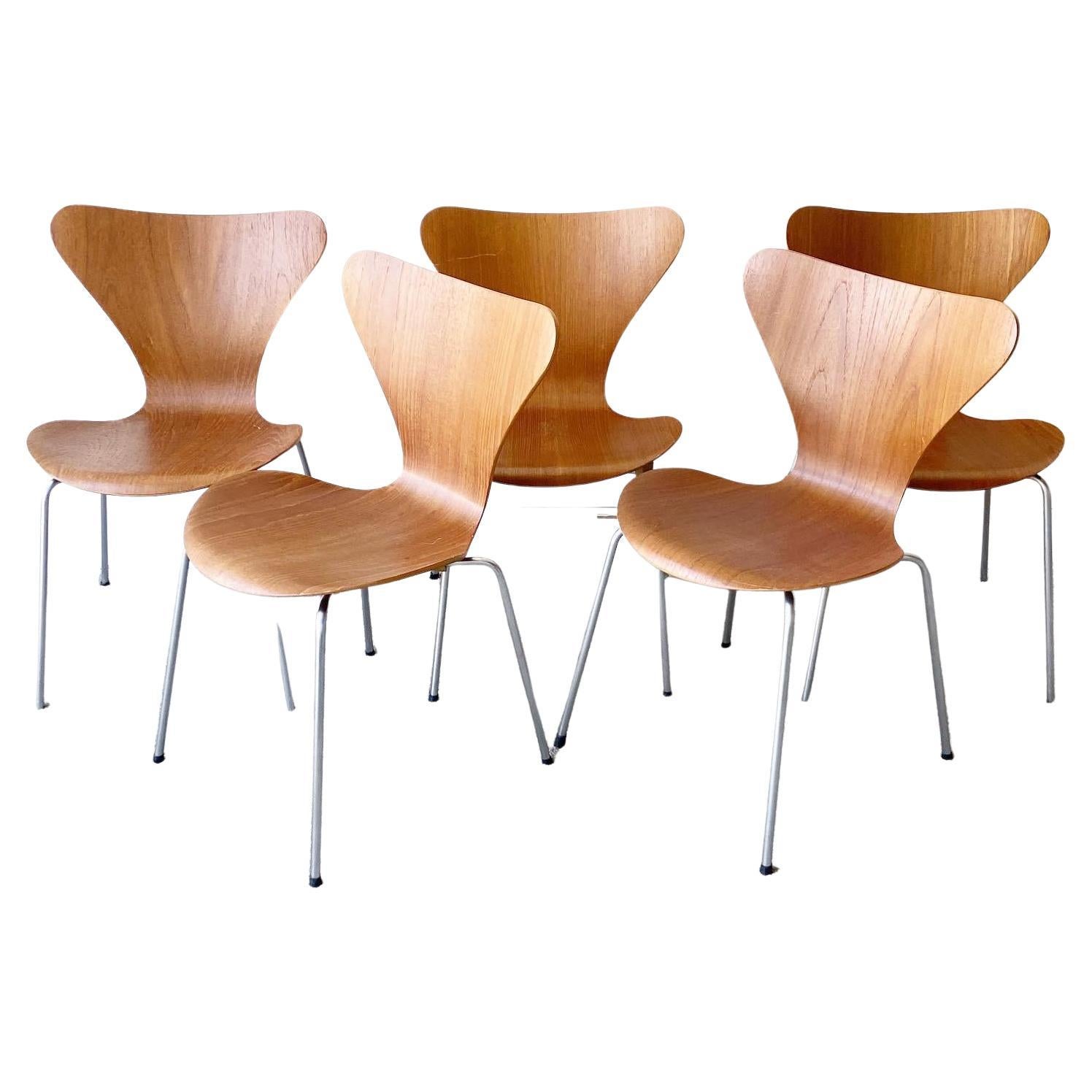 Eight Mid Century Modern Chairs by Arne Jacobsen, Manufactured by Fritz ...