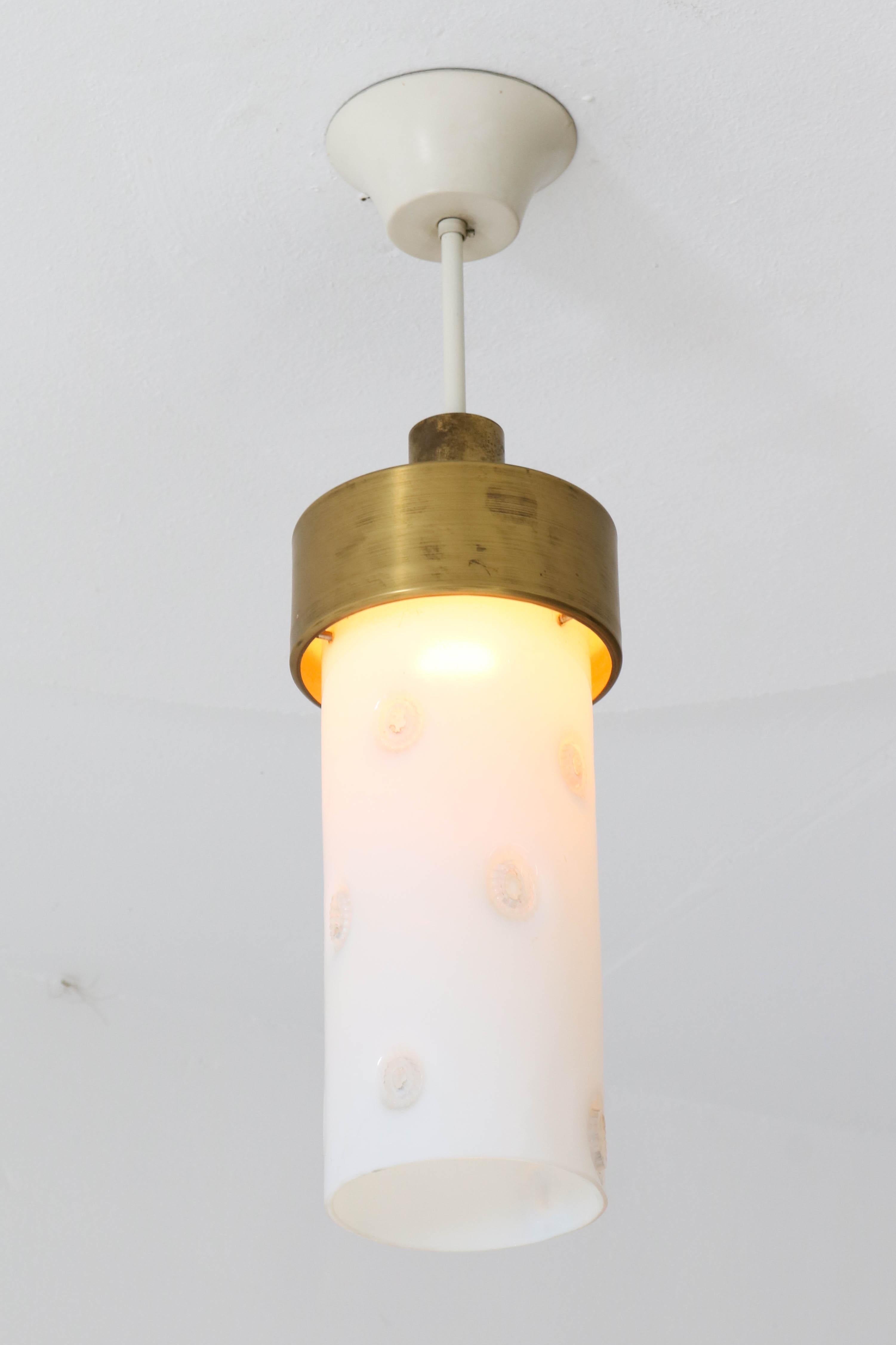 Stunning and rare Mid-Century Modern pendant light.
Striking Italian design from the 1960s.
Bronze and metal pendant with original Murano glass shade.
Please note that we have five pendants in stock.
All five pendants are in very good condition,