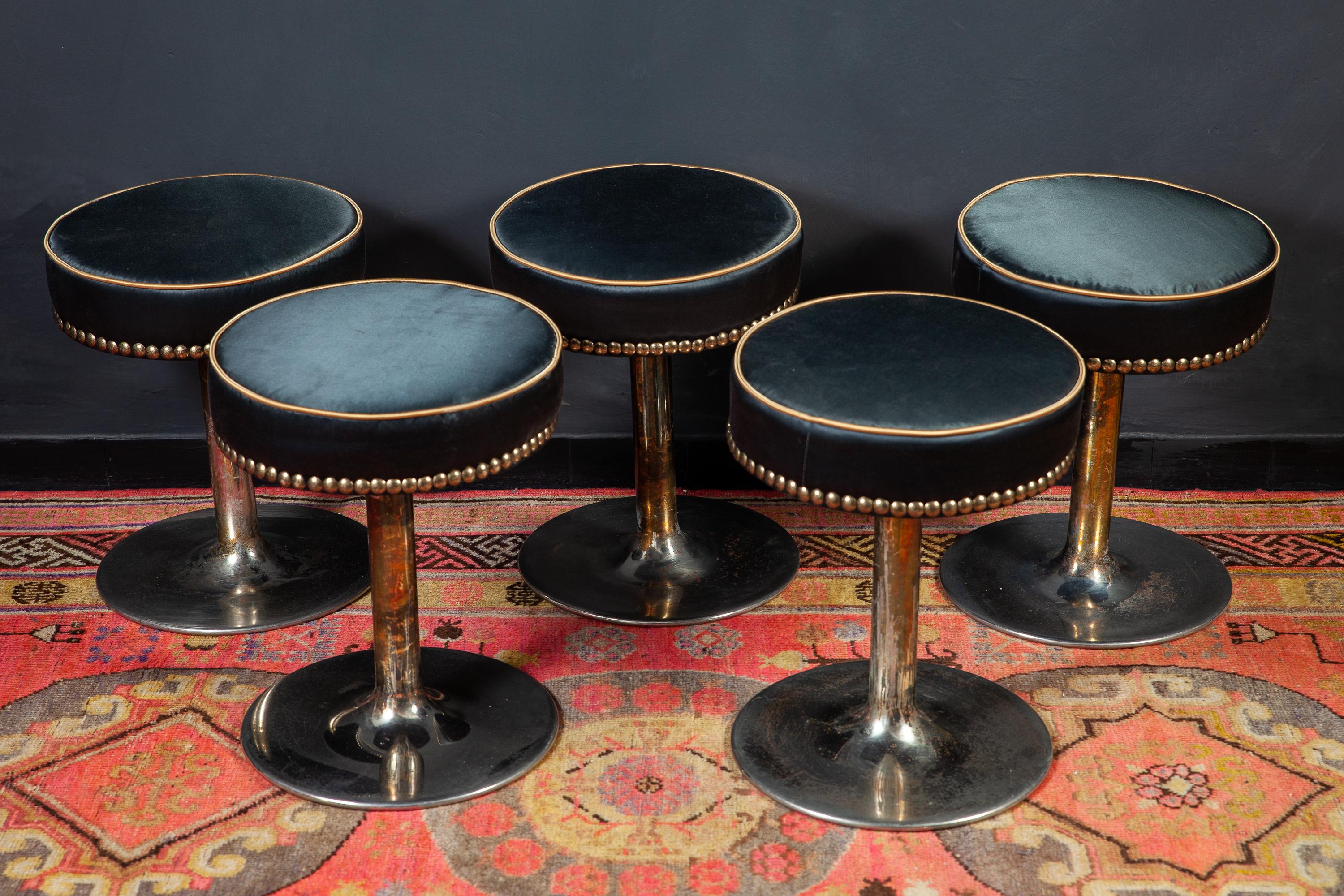 Borge Johansson Scandinavian Mid-Century Modern black silk and brass stools, 1960

This fine set of five Scandinavian Modern chromed swivel stools designed by Borge Johansson are provenience from a Historic dancing club of Copenhagen.
Black silk