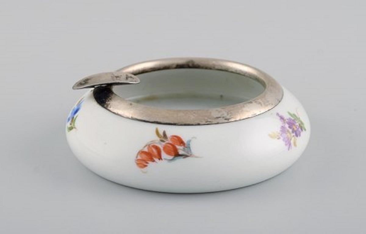 Five Parts Meissen Porcelain with Hand-Painted Floral Motifs. 20th C 2