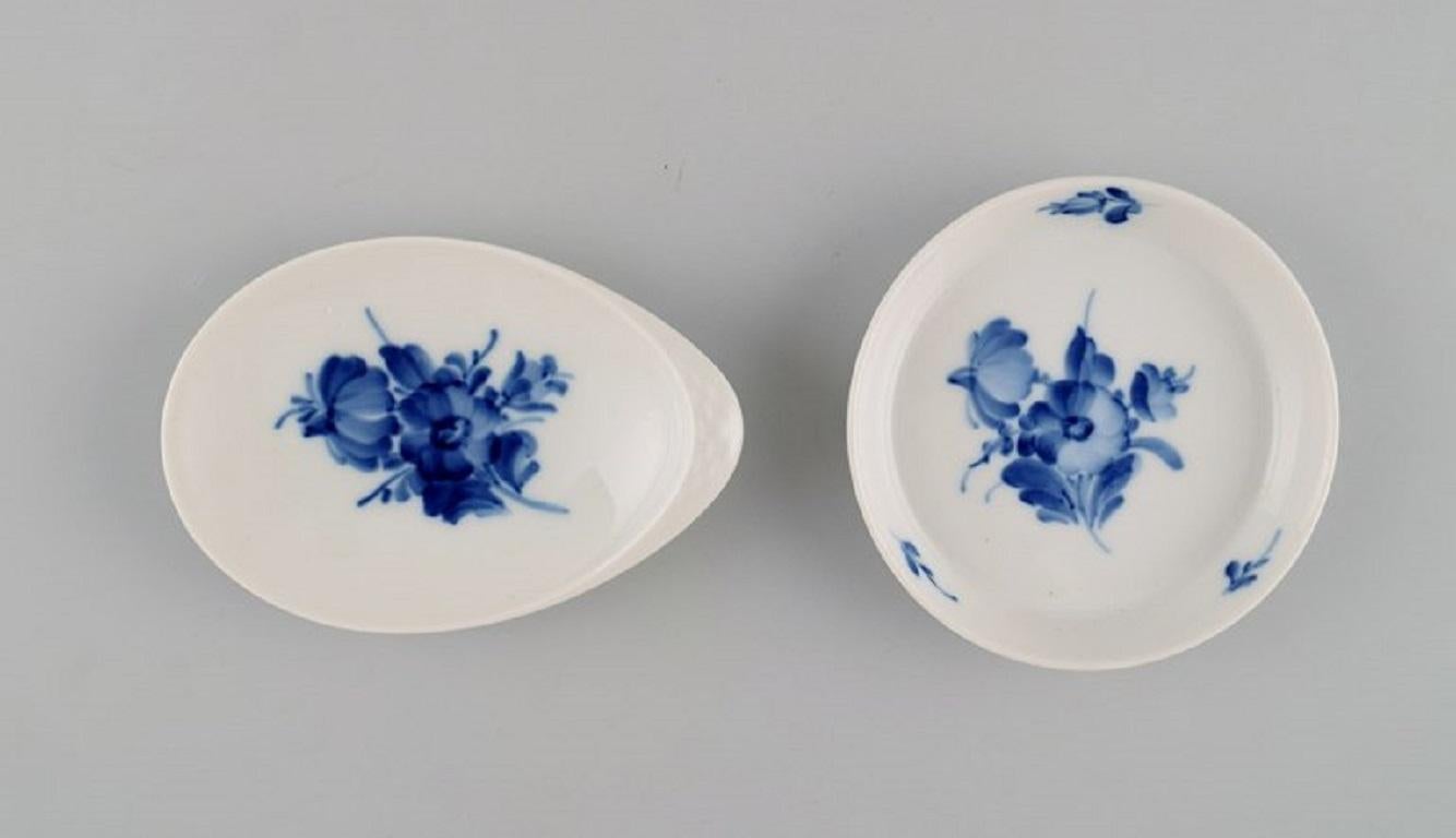 Five parts Royal Copenhagen blue flower braided porcelain.
Egg cup, two vases and three small bowls.
The vases measure: 6.8 x 6.3 cm.
The egg cup measures: 6 x 5 cm.
In excellent condition.
Stamped.
1st factory quality.