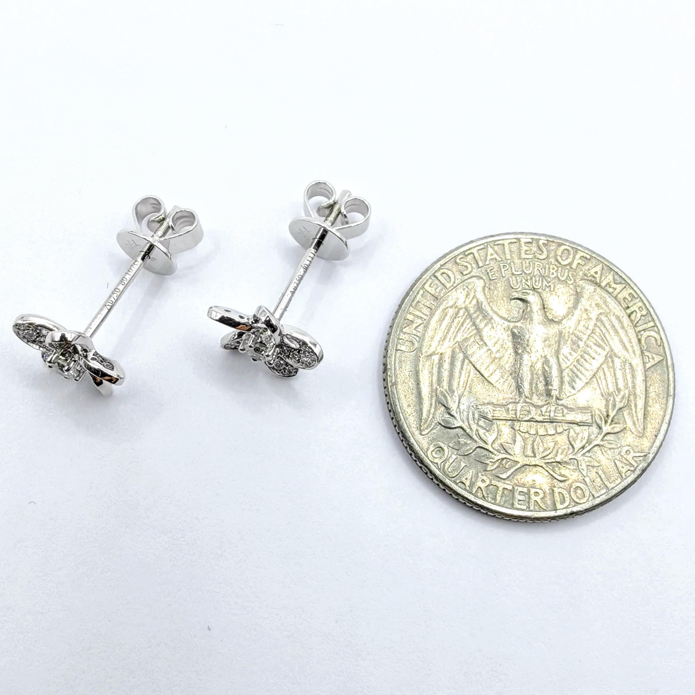 Fünfblättrige Blume mit rundem Brillantschliff Diamant-Ohrstecker aus 18K Weißgold im Angebot 5