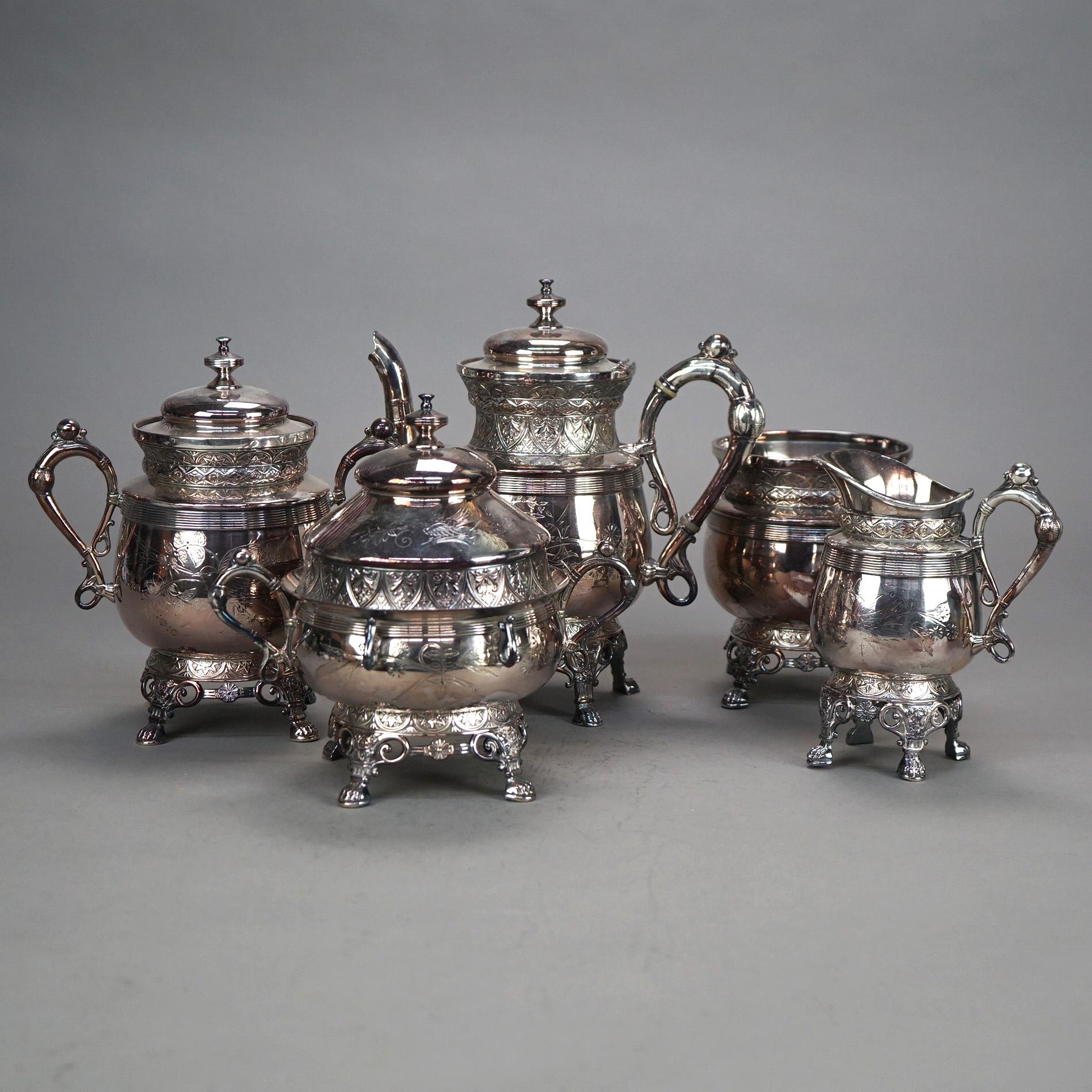 Set da tè antico a cinque pezzi con piedi a zampa d'asino e placcati in argento C1890 in vendita 6