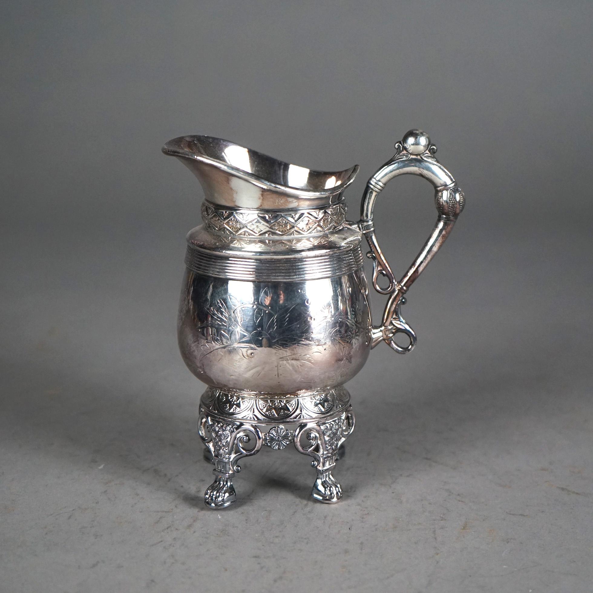 Set da tè antico a cinque pezzi con piedi a zampa d'asino e placcati in argento C1890 in vendita 2