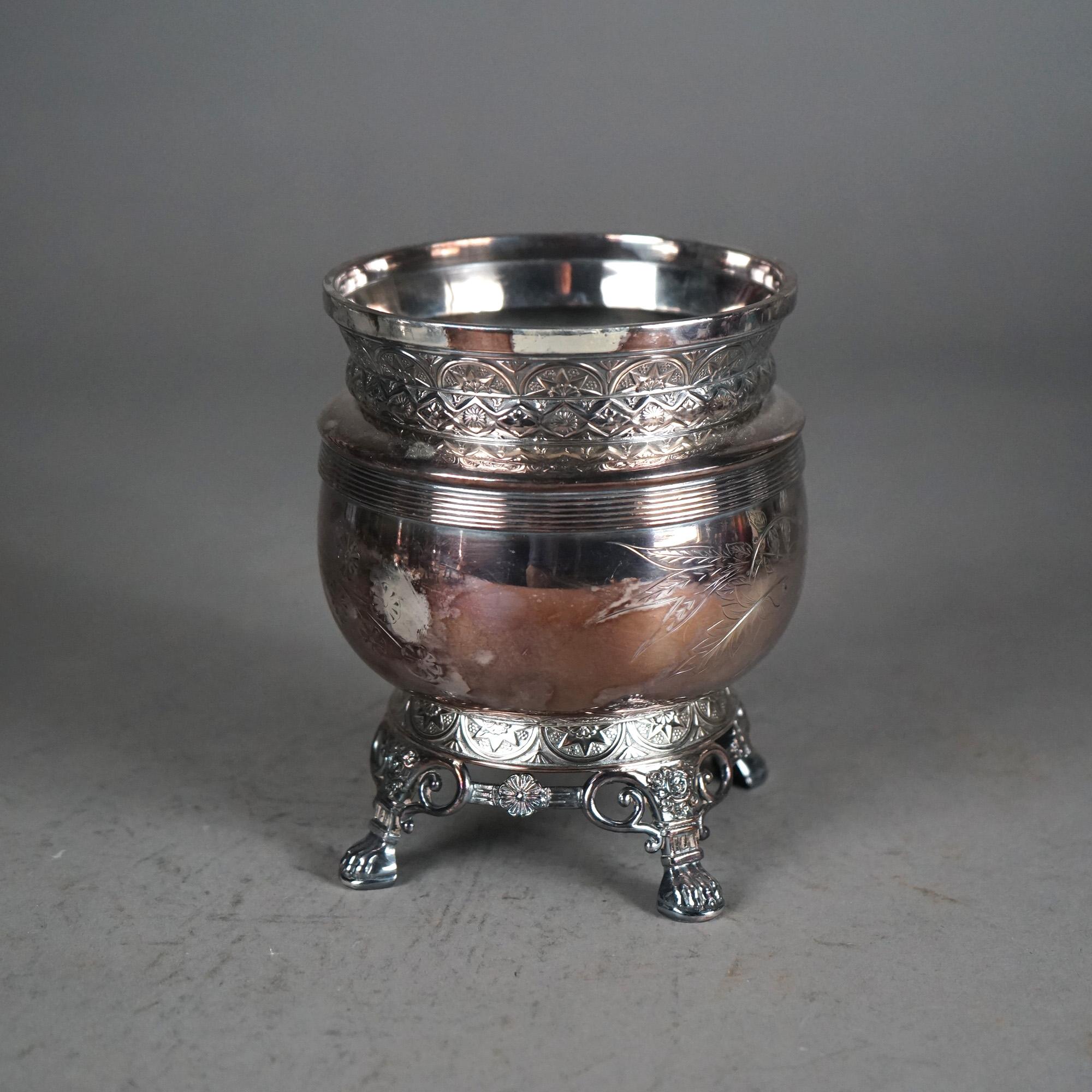 Set da tè antico a cinque pezzi con piedi a zampa d'asino e placcati in argento C1890 in vendita 4