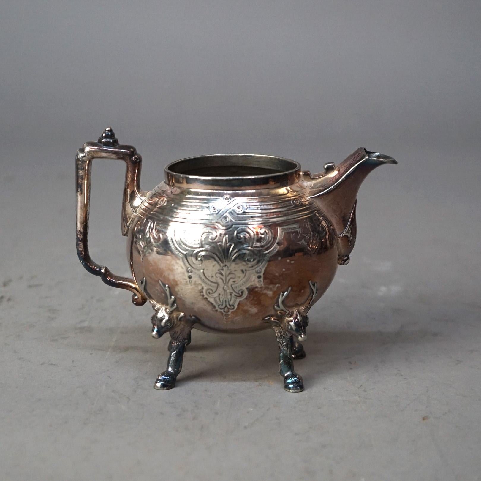 XIX secolo Set da tè figurato con piede di cervo in cinque pezzi antichi placcati in argento C1890 in vendita