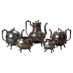 Juego de té antiguo de cinco piezas con figuras de pies de ciervo bañadas en plata C1890
