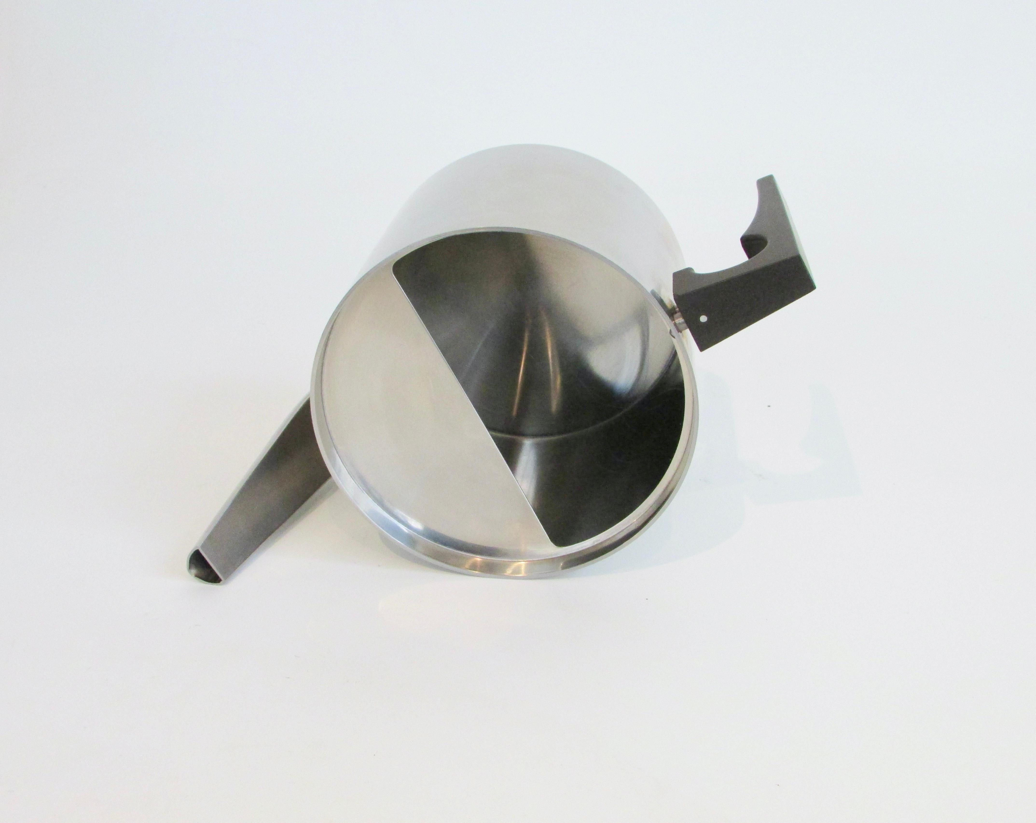 Five piece Arne Jacobsen Stelton stainless steel modernist tea service In Good Condition For Sale In Ferndale, MI