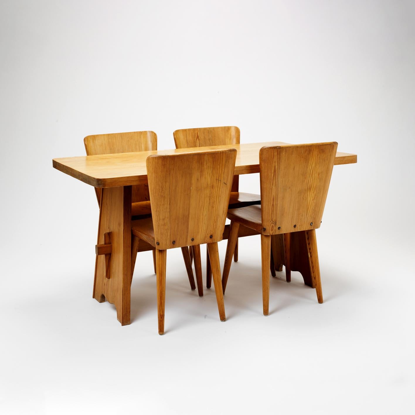 Pine Five-Piece Dining Set by Göran Malmvall for Karl Andersson & Söner, Sweden, 1950 For Sale