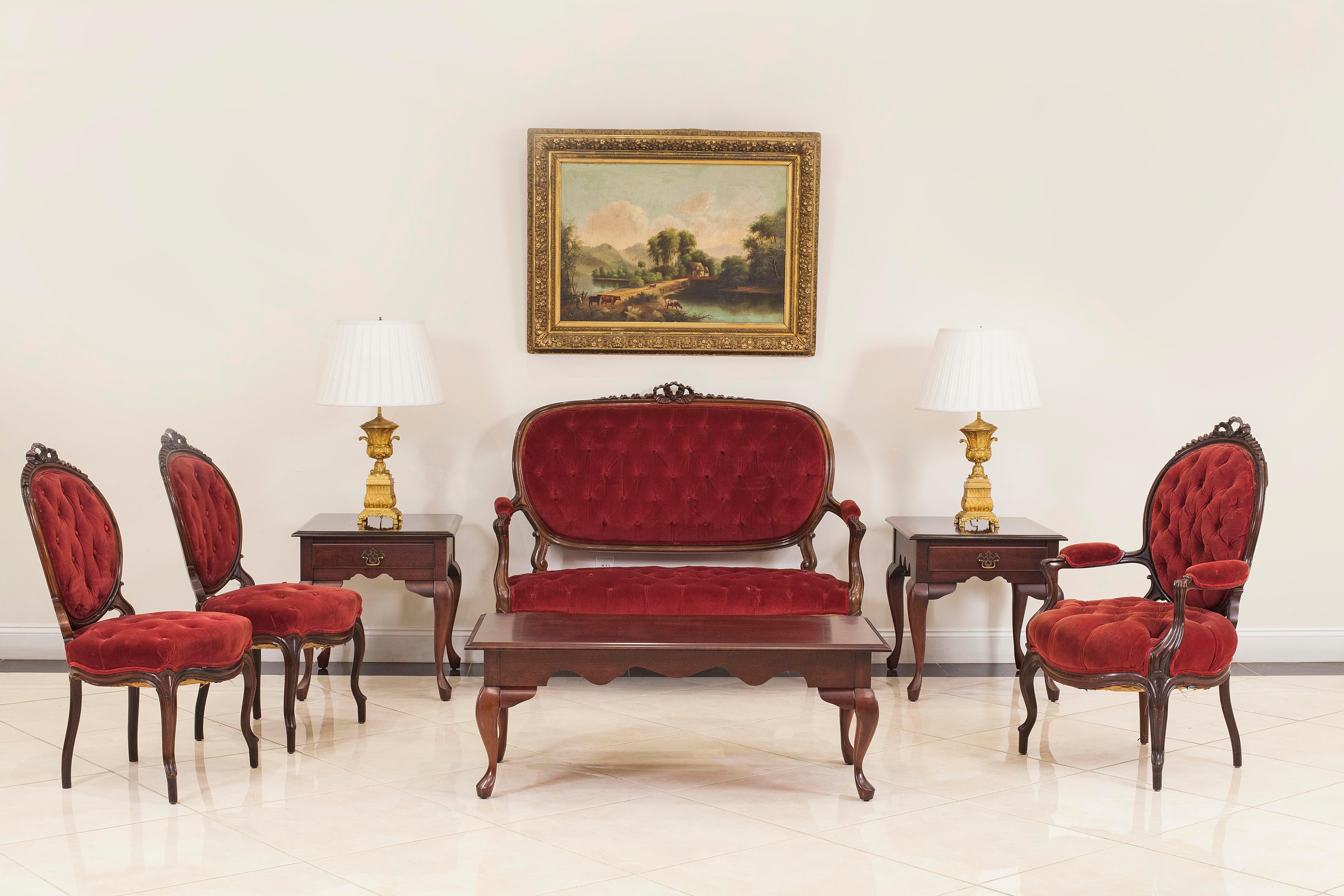 French Victorian Red Velvet 5-Piece Living Room Set In Good Condition For Sale In Queens, NY