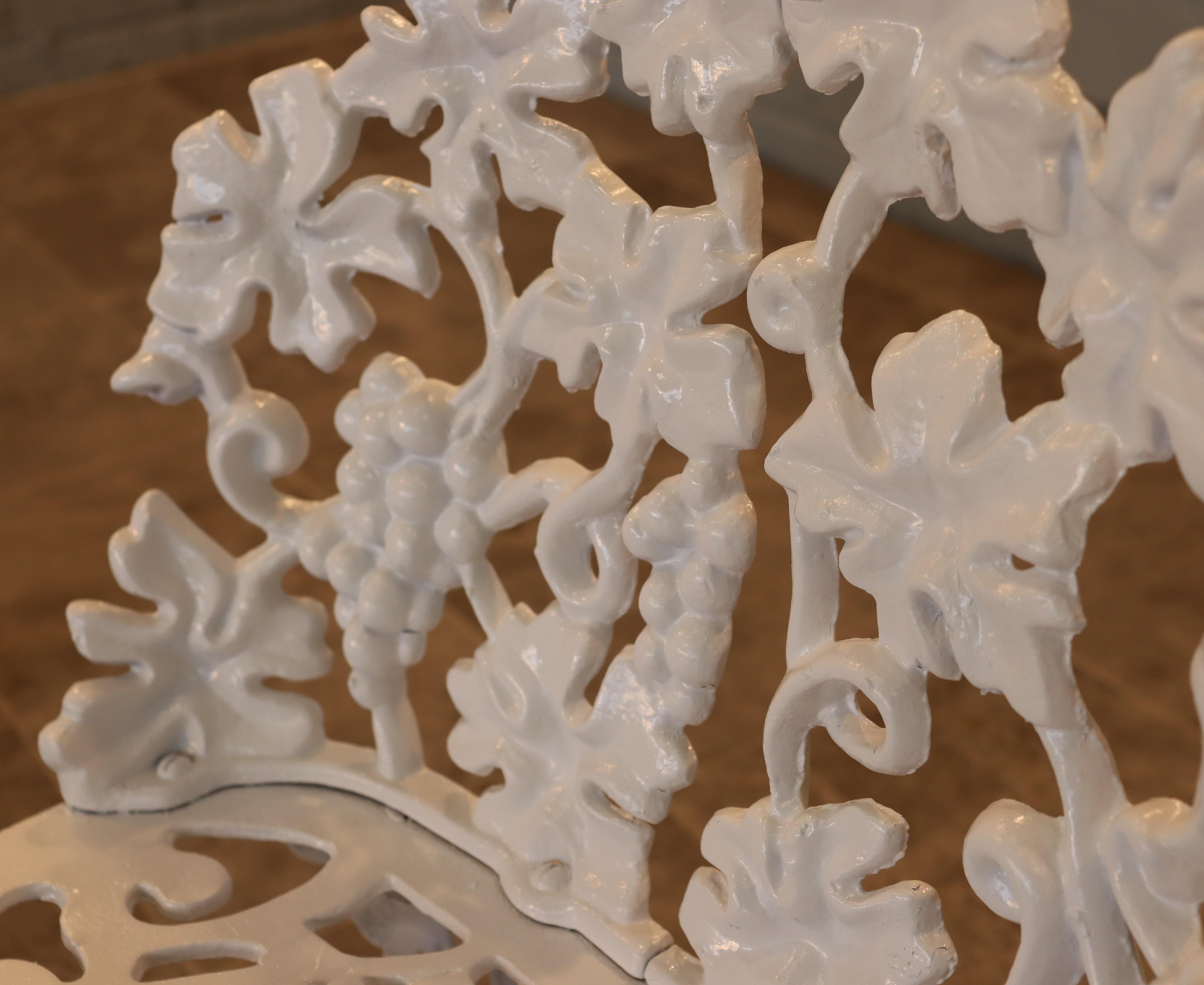 Five piece Ornate Cast Iron Grapevine Garden Set Complete in vendita 2