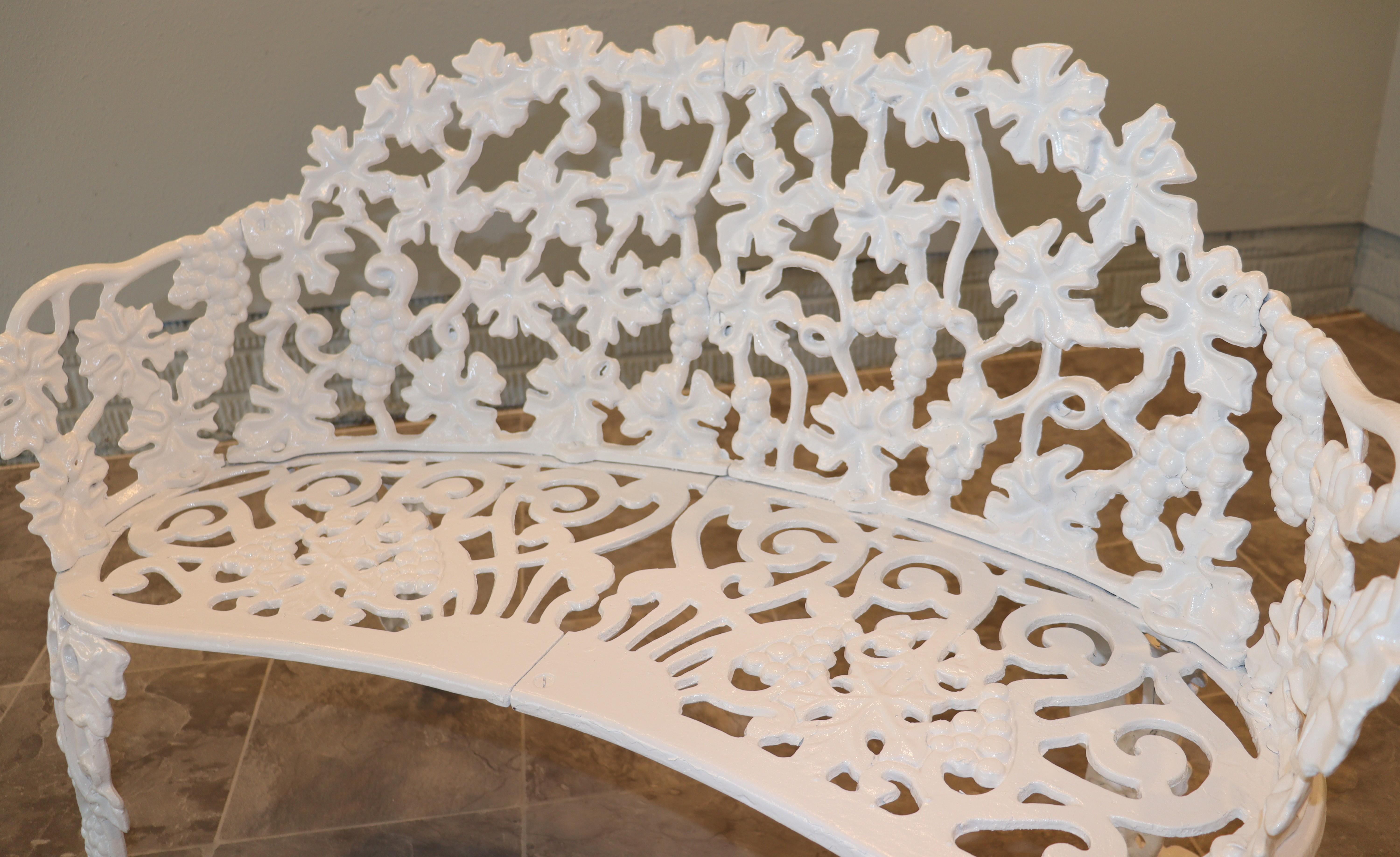 Five piece Ornate Cast Iron Grapevine Garden Set Complete in vendita 4