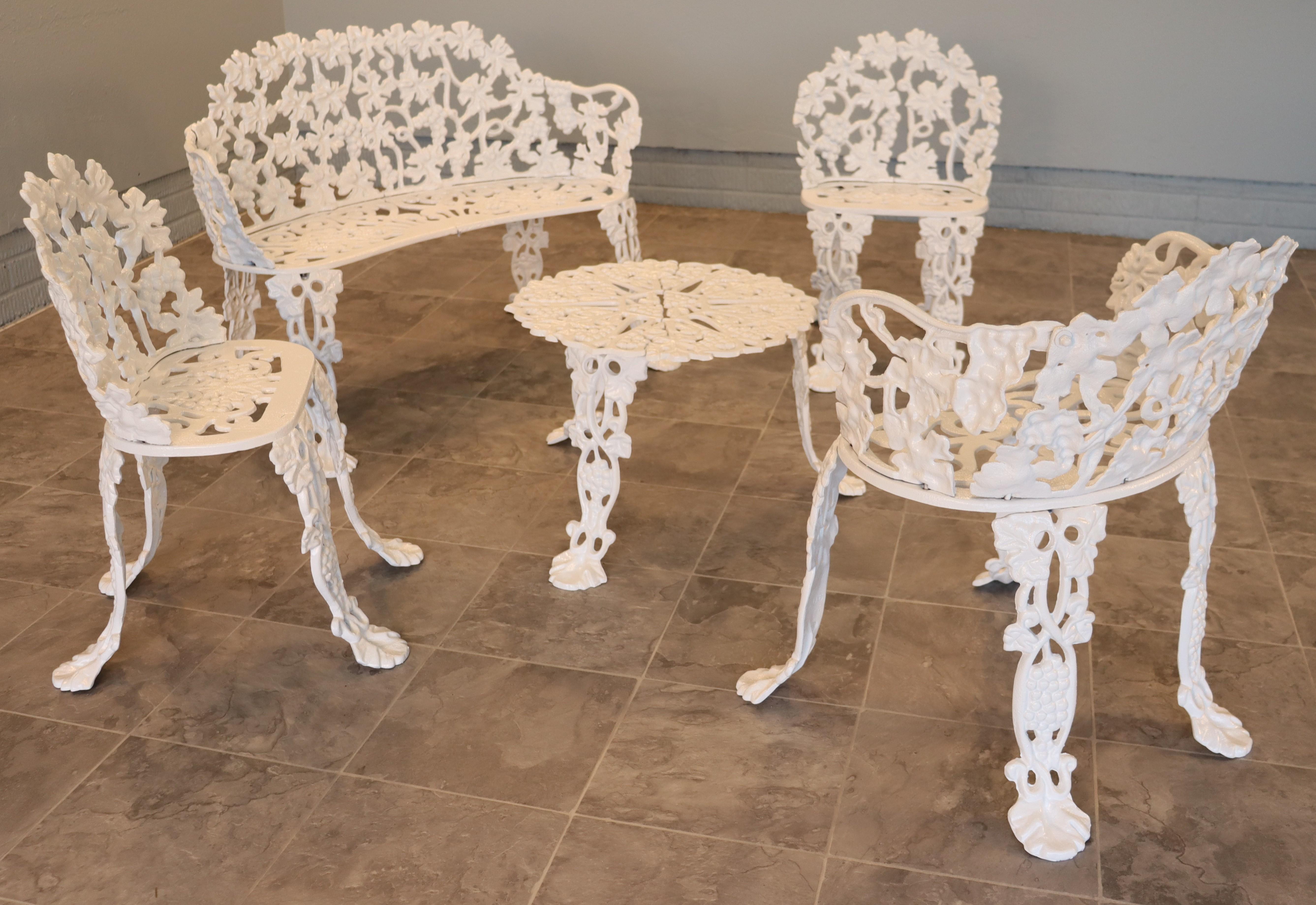 Calco Five piece Ornate Cast Iron Grapevine Garden Set Complete in vendita