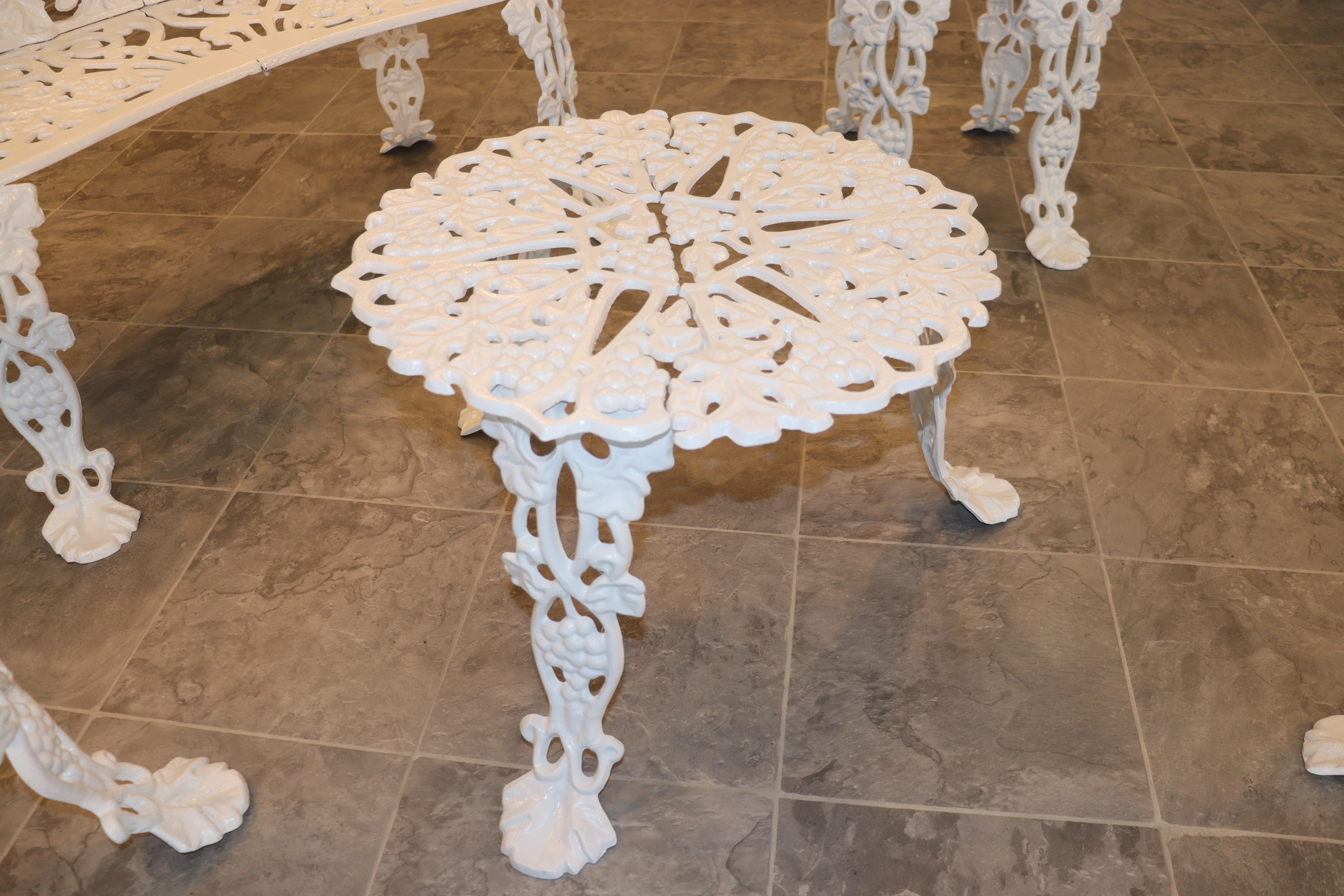 XX secolo Five piece Ornate Cast Iron Grapevine Garden Set Complete in vendita