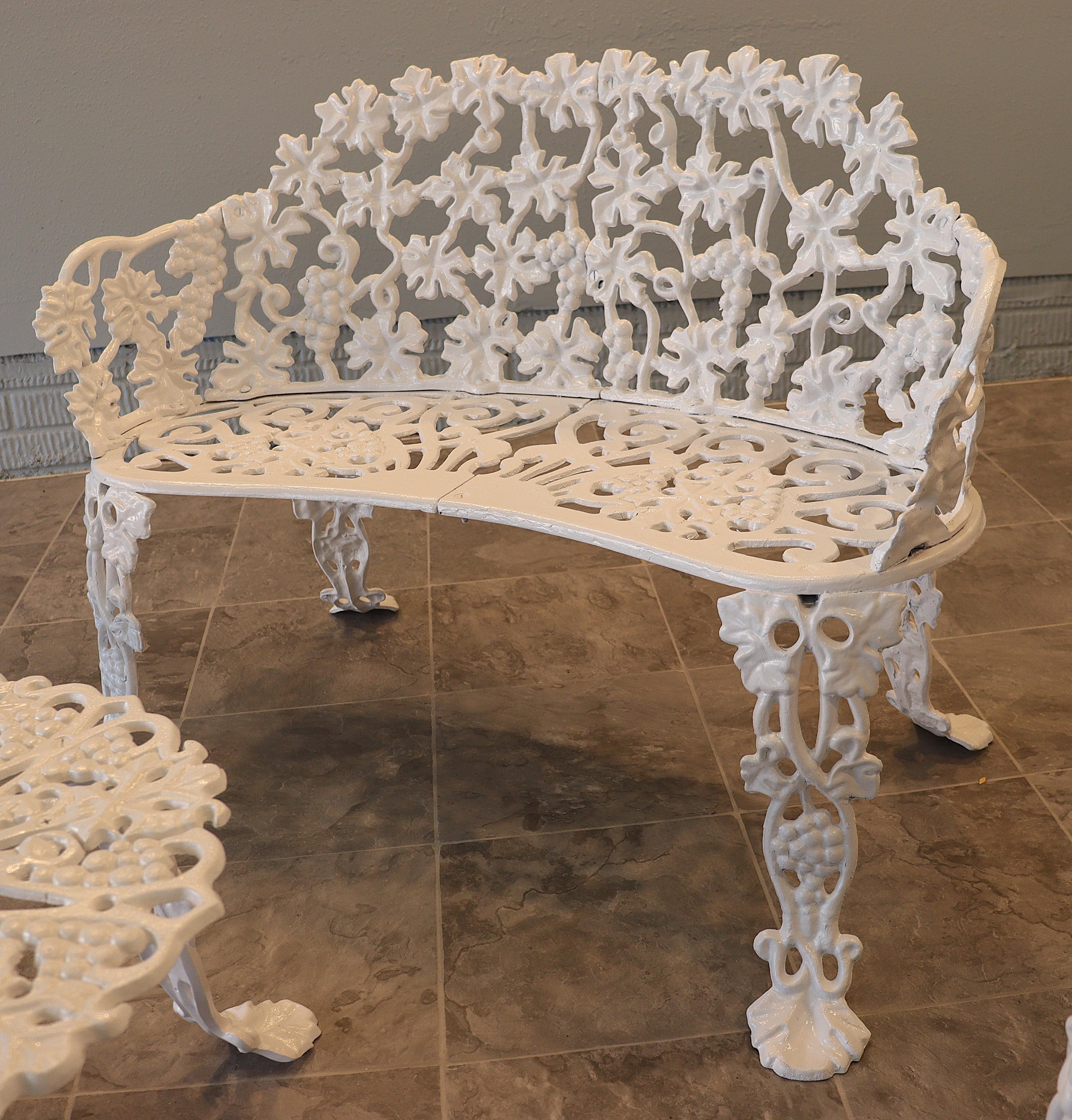 Ferro Five piece Ornate Cast Iron Grapevine Garden Set Complete in vendita