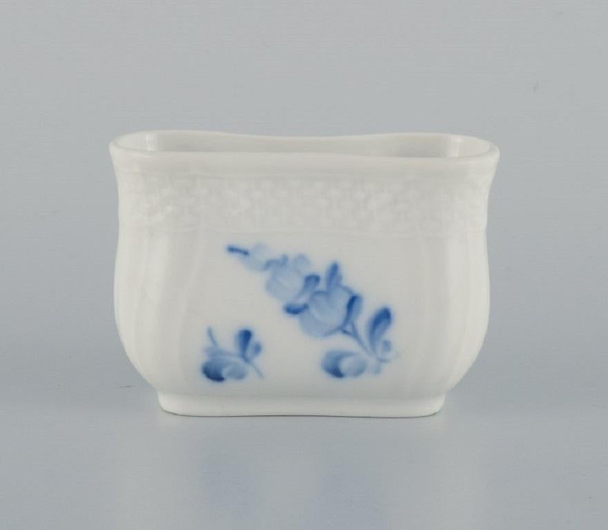 Five pieces of Royal Copenhagen Blue Flower braided porcelain.
3 small bowls.
2 small vases.
In perfect condition.
Marked.
Vase measures: D 7.0 x H 5.0 cm.
One bowl in second factory quality.
The rest are in first factory quality.