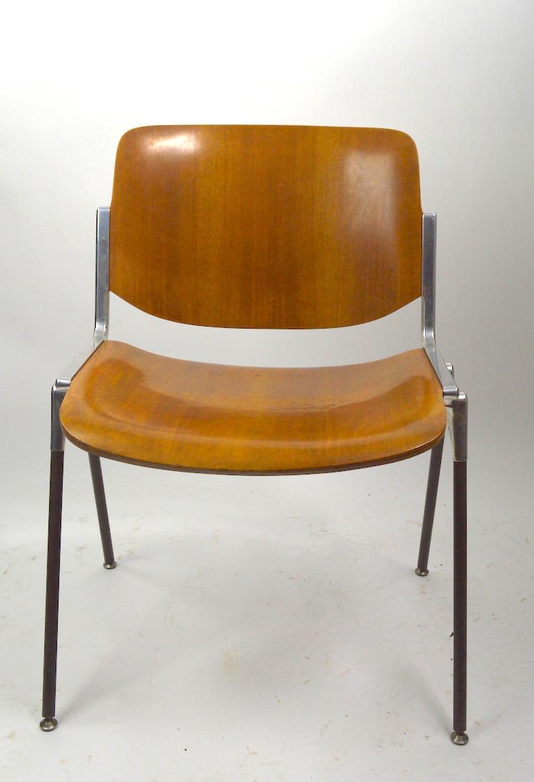 Five Classic Piretti for Castelli bent plywood and cast aluminum stacking chairs. Overall excellent original condition showing only light cosmetic wear to finish, normal and consistent with age.
The chairs are priced and offered individually