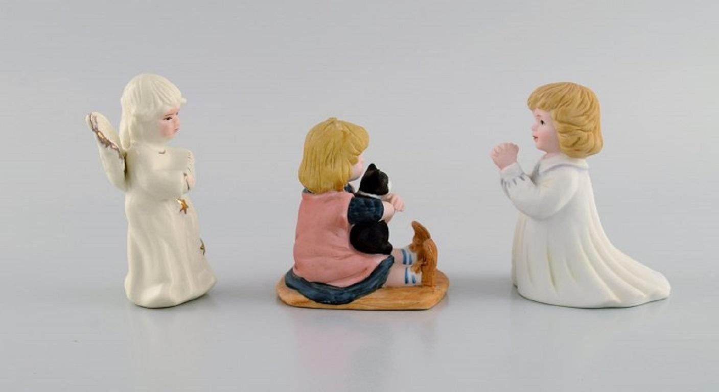 Porcelaine Cinq figurines, anges et enfants, années 1980 en vente