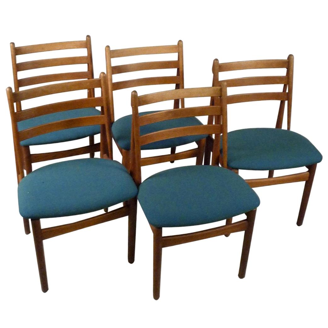 Cinq chaises de salle à manger Poul Volther restaurées en chêne, retapissées sur mesure