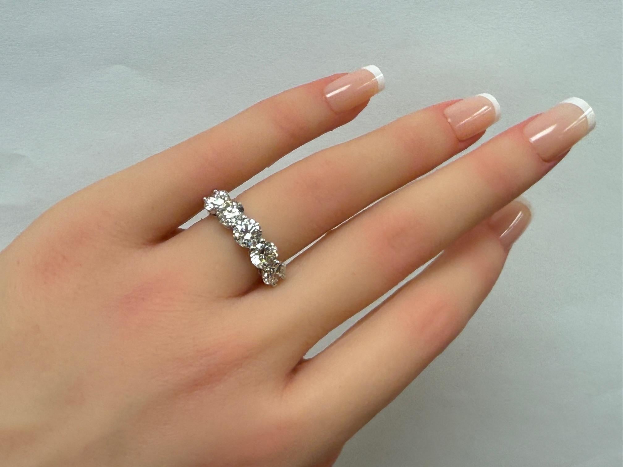 Cinq diamants ronds brillants certifiés GIA en or blanc et jaune 14K en vente 5