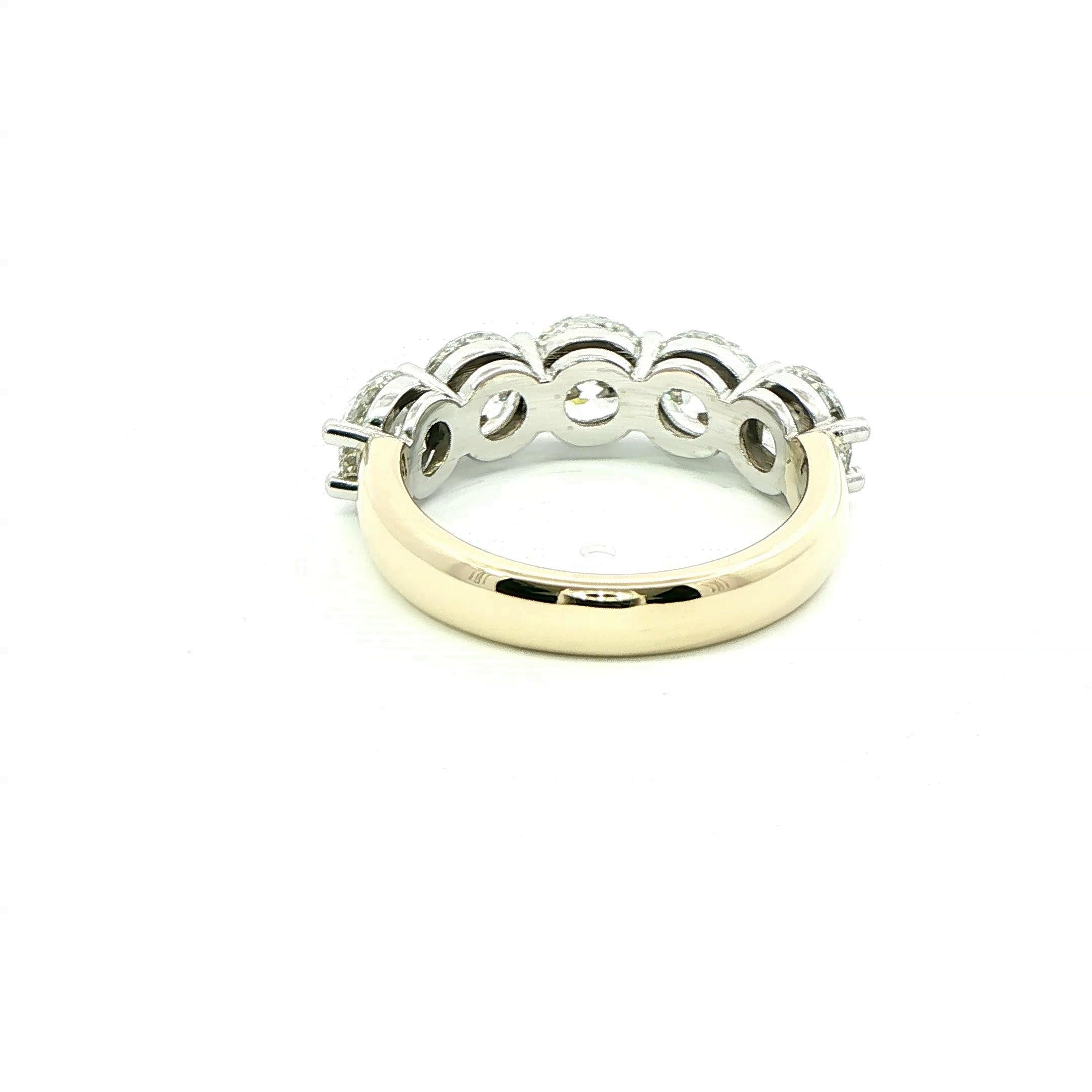 Taille ronde Cinq diamants ronds brillants certifiés GIA en or blanc et jaune 14K en vente