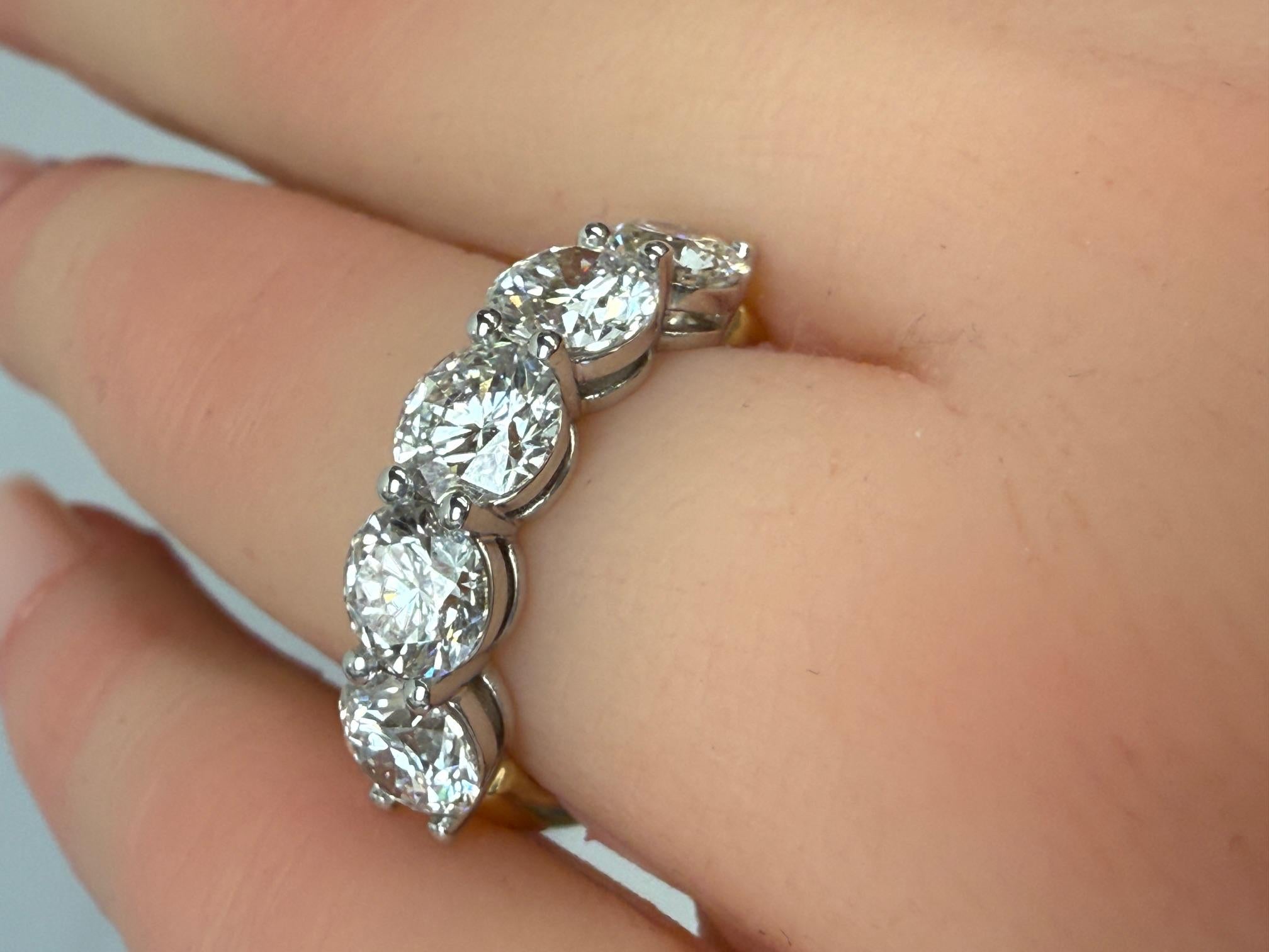 Cinq diamants ronds brillants certifiés GIA en or blanc et jaune 14K en vente 1