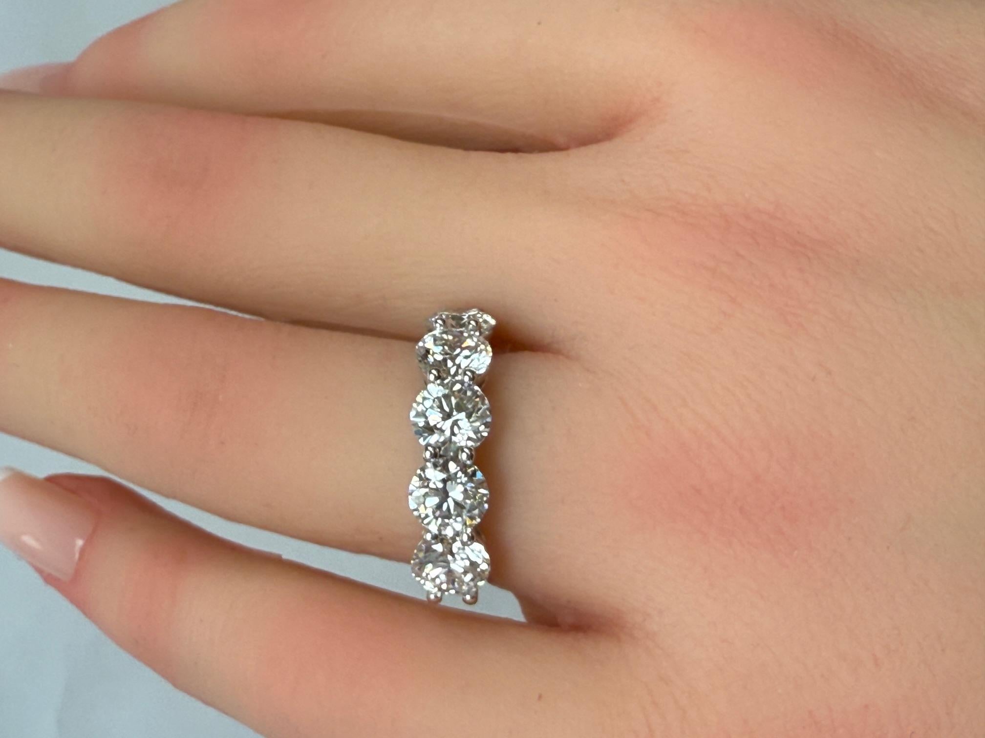 Cinq diamants ronds brillants certifiés GIA en or blanc et jaune 14K en vente 3