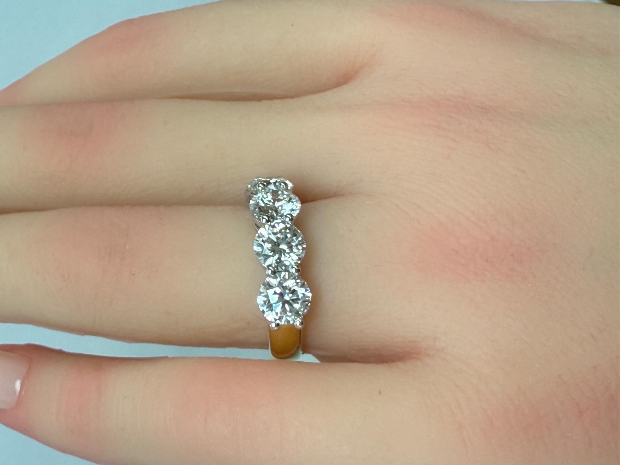 Cinq diamants ronds brillants certifiés GIA en or blanc et jaune 14K en vente 4