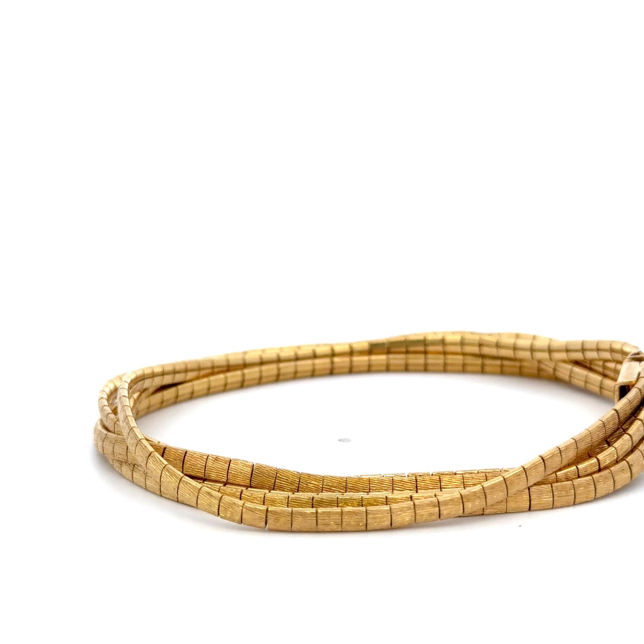 Bracelet à cinq rangs, fini brossé, en or jaune 18 carats 37,8 grammes en vente 1