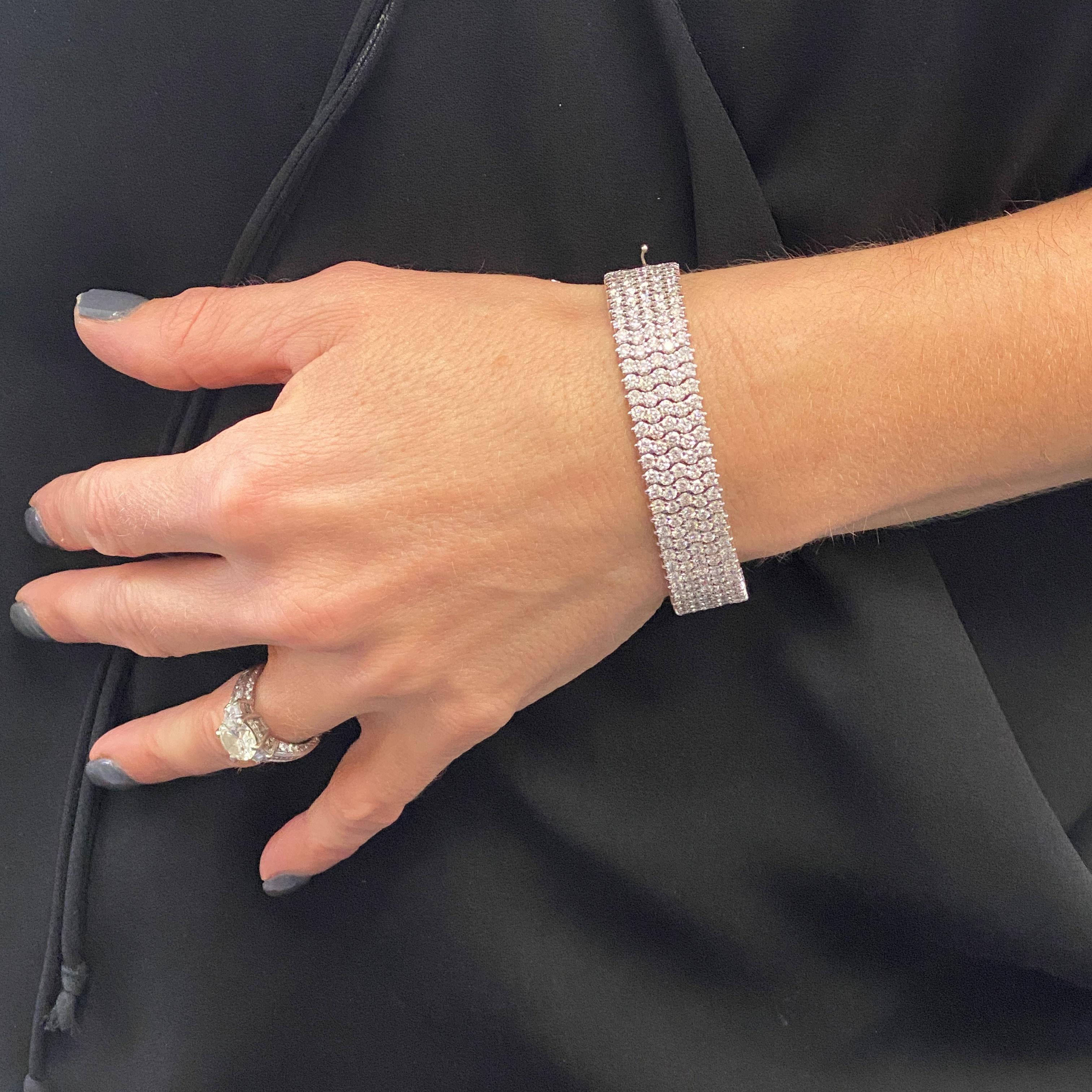 Five-Row Diamond 18 Karat White Gold Flexible Link Tennis Bracelet In New Condition In Boca Raton, FL