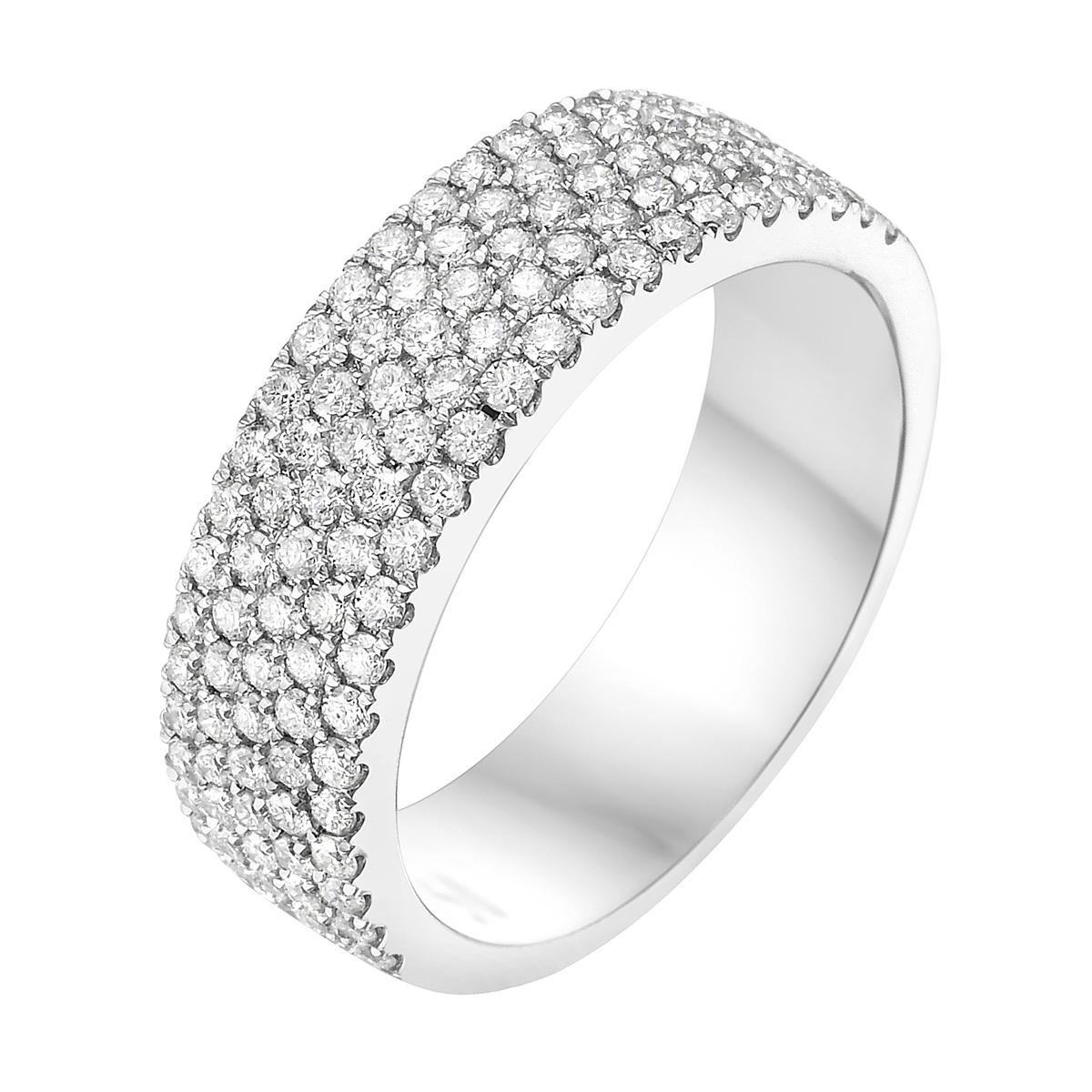 Con questo squisito anello con cinque file di diamanti, lo stile e il glamour sono sotto i riflettori. Questo anello con diamante da 14 carati è realizzato con 4,7 grammi d'oro. Questo anello è impreziosito da diamanti SI1-SI2, colore GH, composti