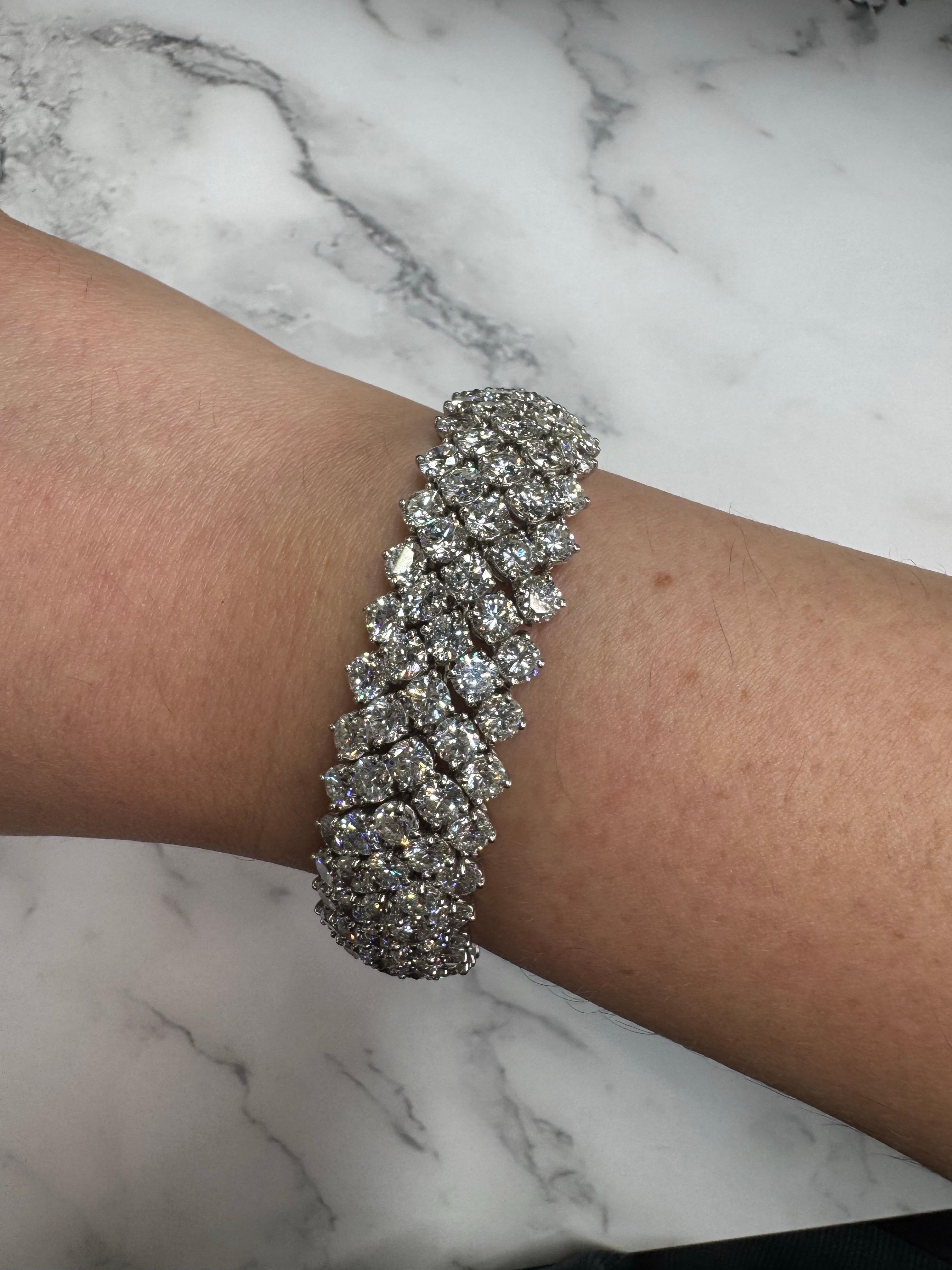 Pulsera brazalete de tenis de cinco filas de diamantes 45 quilates F-G VVS-VS Oro blanco de 18 quilates en venta 4