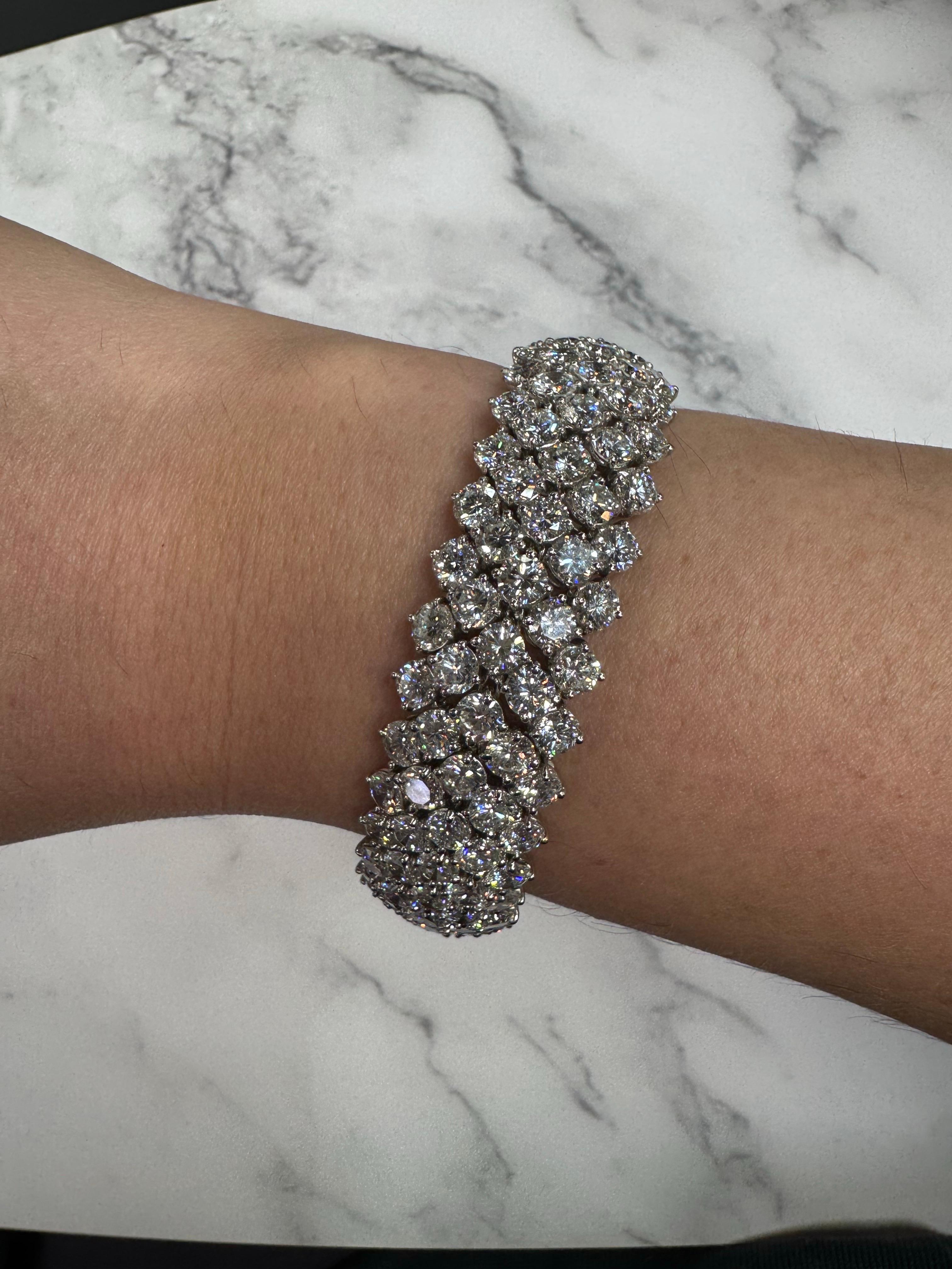 Pulsera brazalete de tenis de cinco filas de diamantes 45 quilates F-G VVS-VS Oro blanco de 18 quilates Contemporáneo en venta