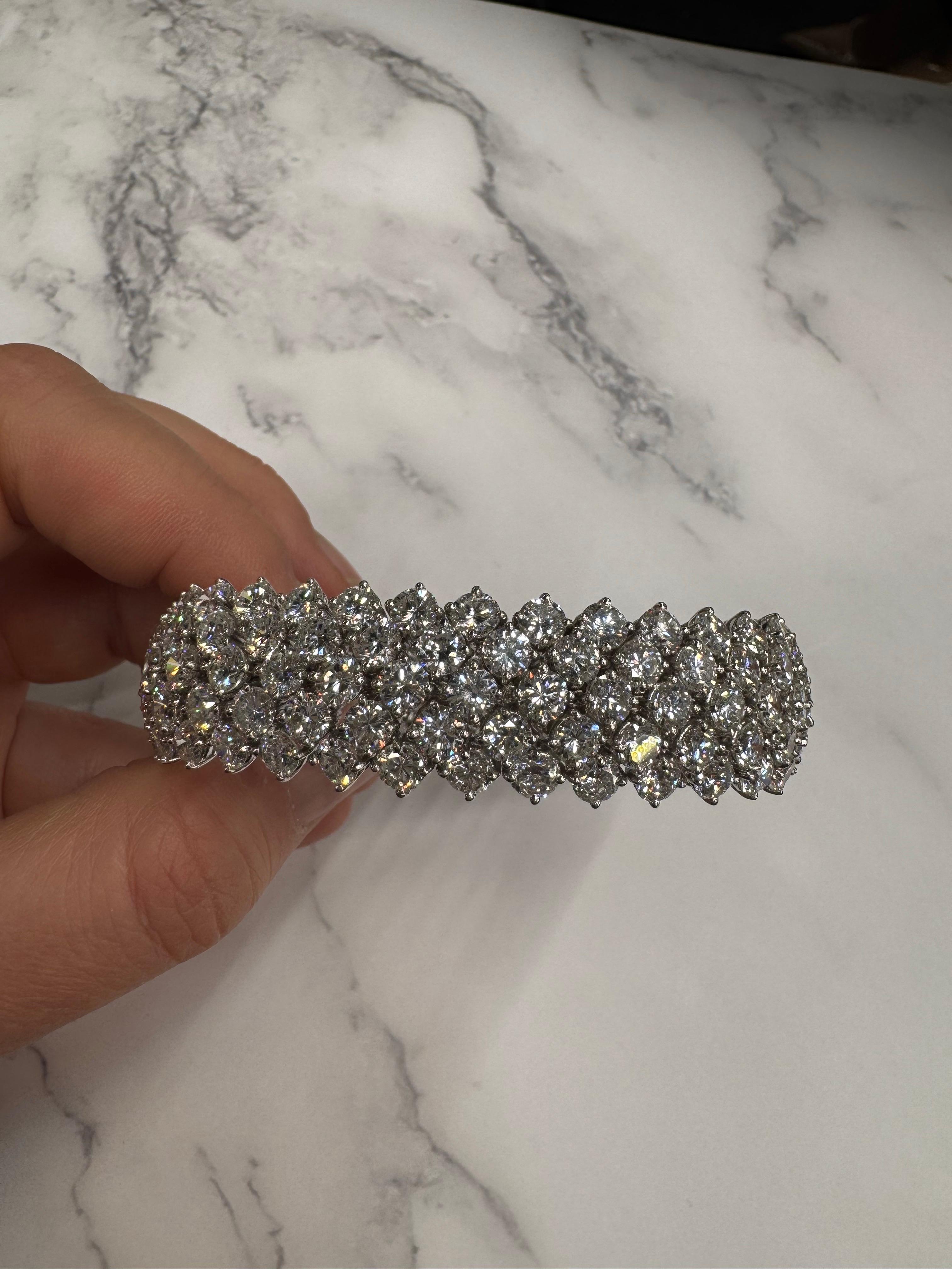 Pulsera brazalete de tenis de cinco filas de diamantes 45 quilates F-G VVS-VS Oro blanco de 18 quilates Corte redondo en venta