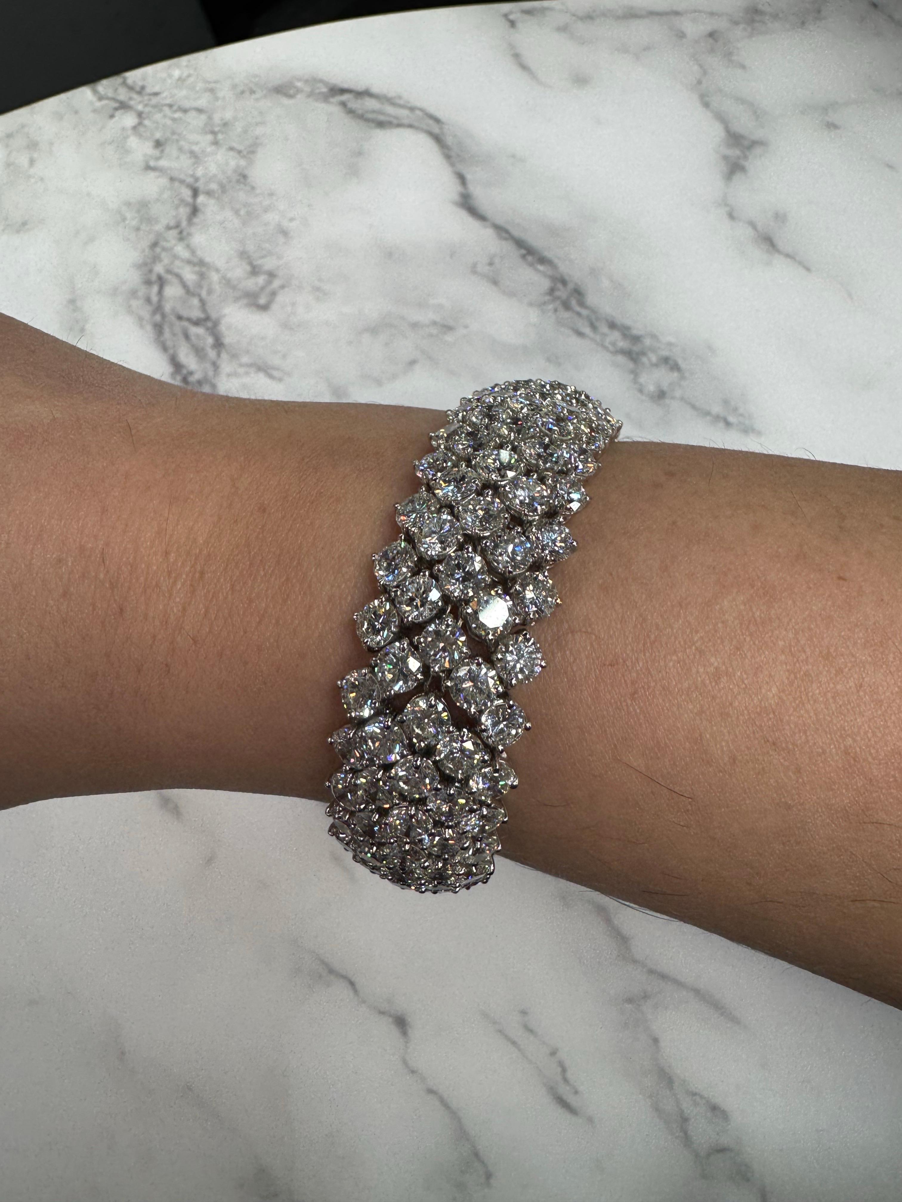 Pulsera brazalete de tenis de cinco filas de diamantes 45 quilates F-G VVS-VS Oro blanco de 18 quilates en Nuevo estado para la venta en New York, NY
