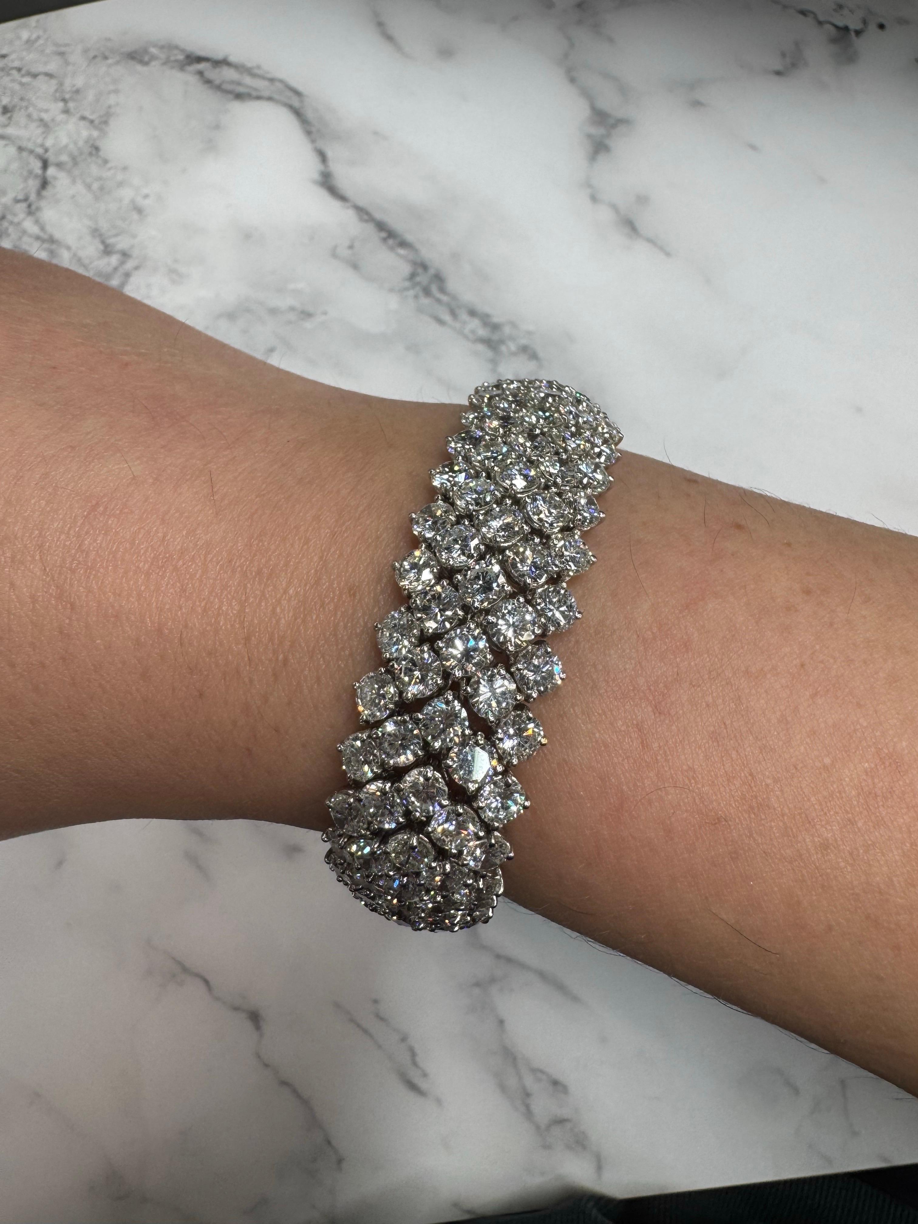 Pulsera brazalete de tenis de cinco filas de diamantes 45 quilates F-G VVS-VS Oro blanco de 18 quilates en venta 1