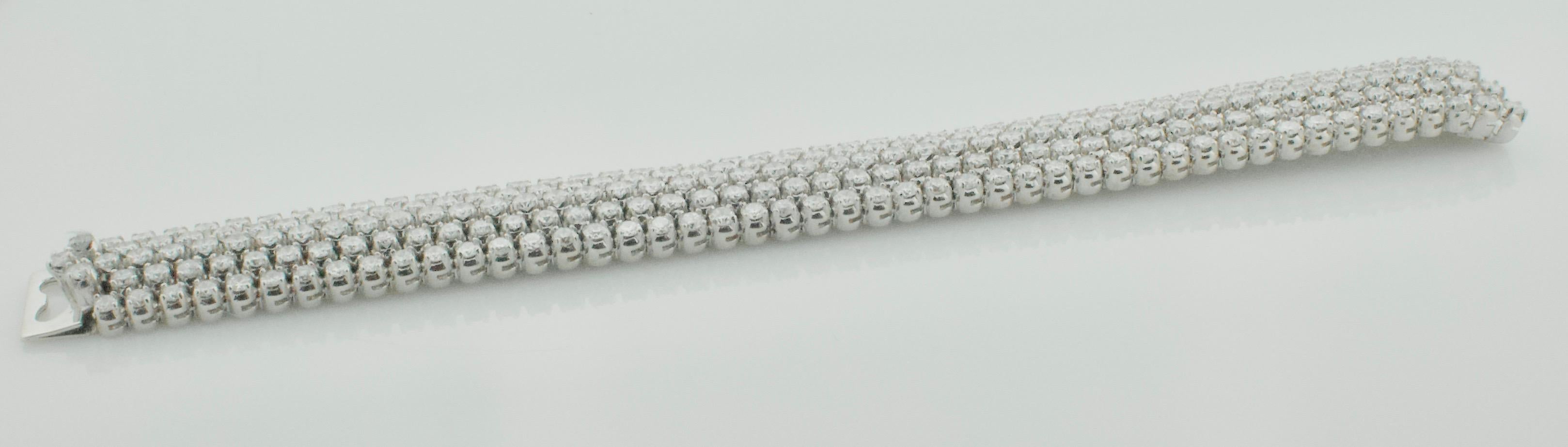 Five-Row Diamond Tennis Bracelet in 18 Karat 15.00 Carat Petite Size In Excellent Condition For Sale In Wailea, HI