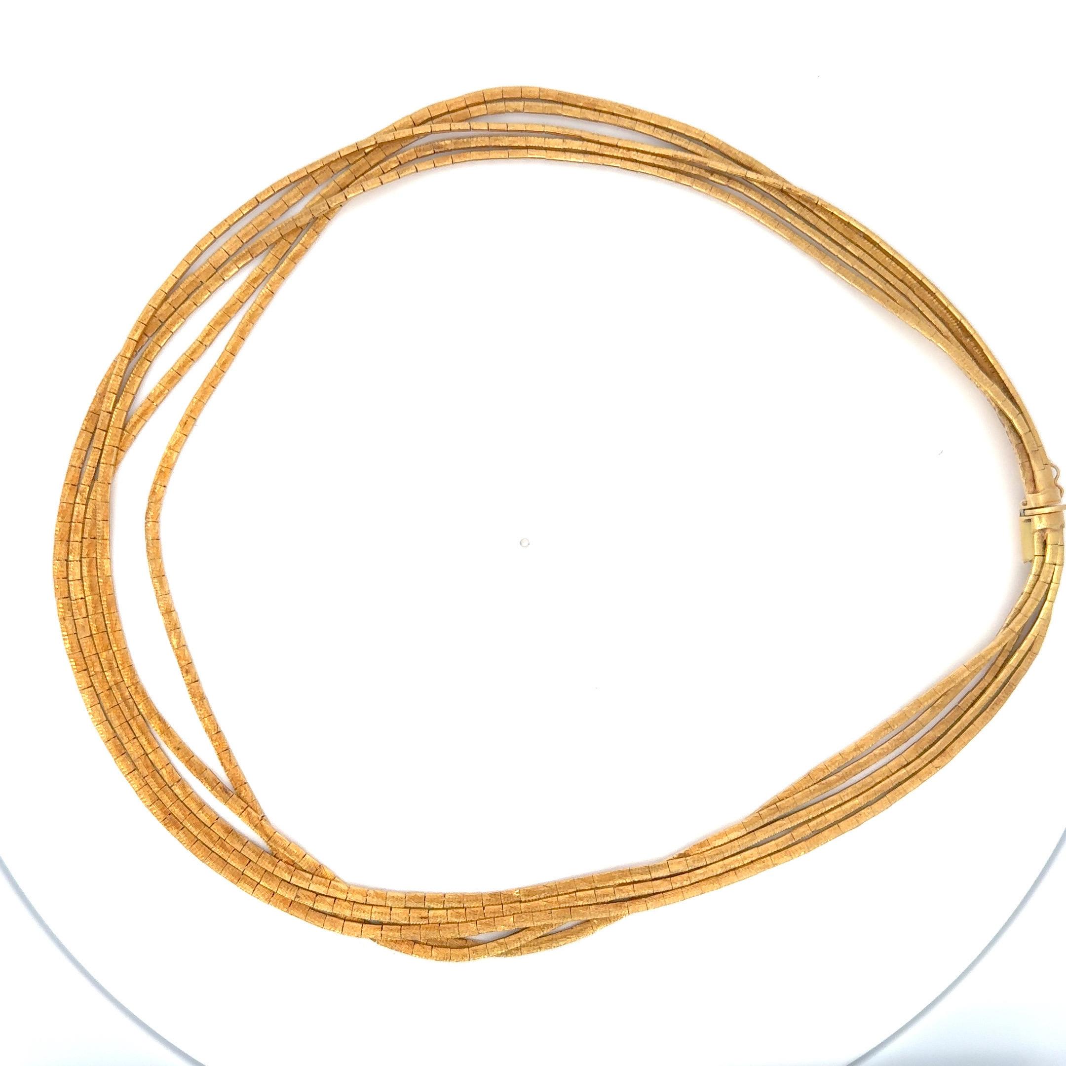 Collier à cinq rangs, finition mate, 62,8 grammes, or jaune 18 carats en vente 2