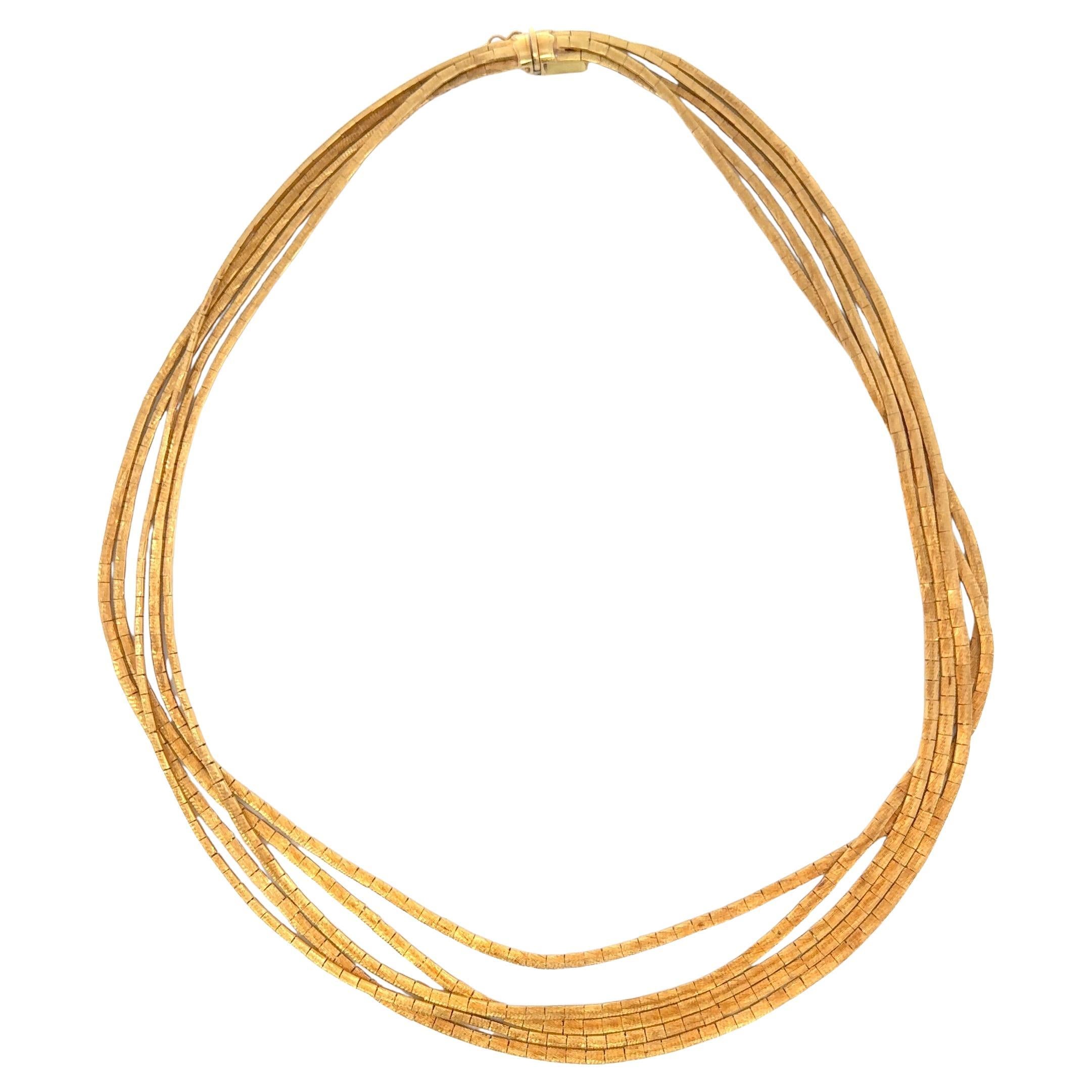 Collier à cinq rangs, finition mate, 62,8 grammes, or jaune 18 carats en vente