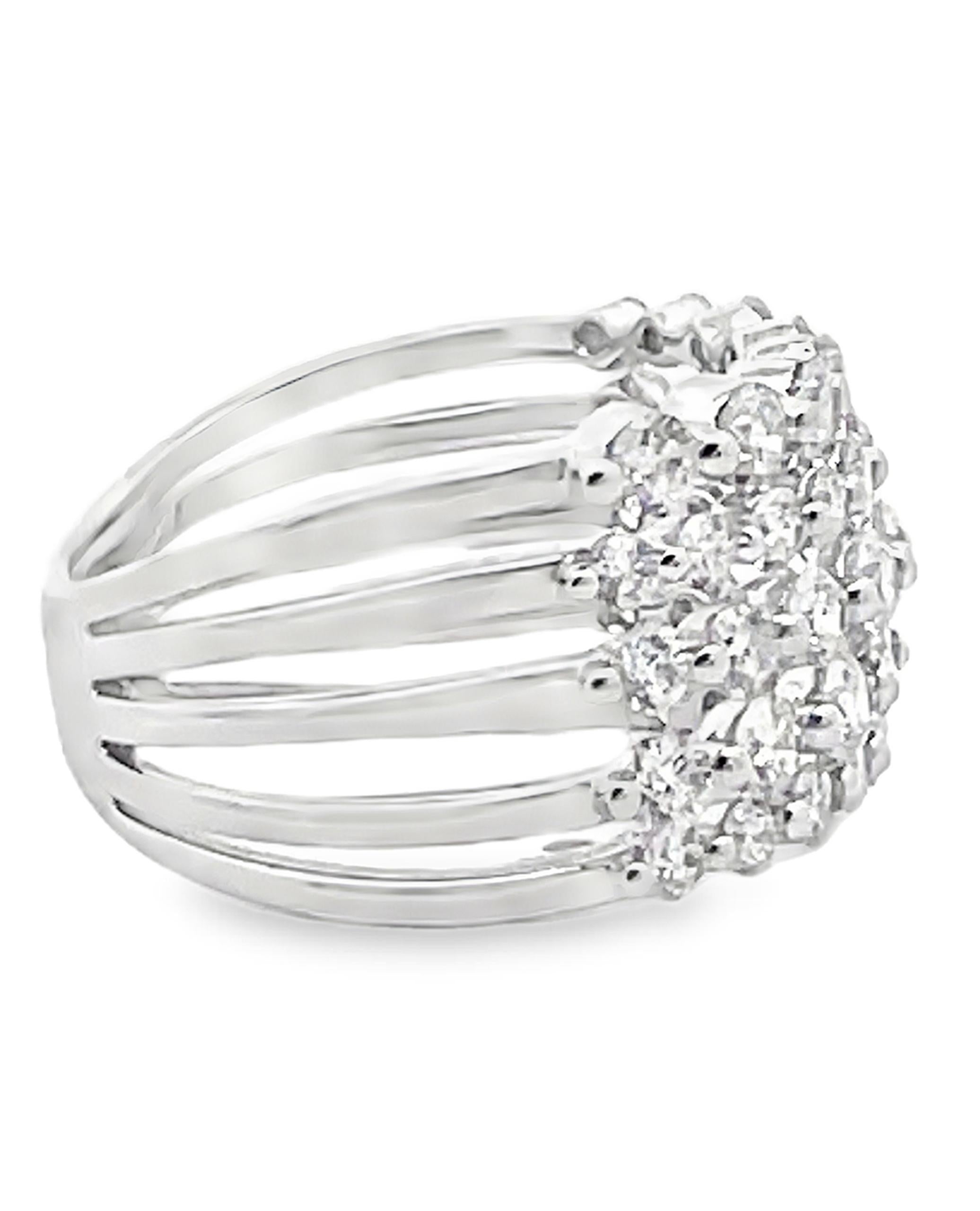 Fünf Reihen breiter Ring aus 14K Weißgold mit runden Diamanten 2,26 Karat (Rundschliff) im Angebot